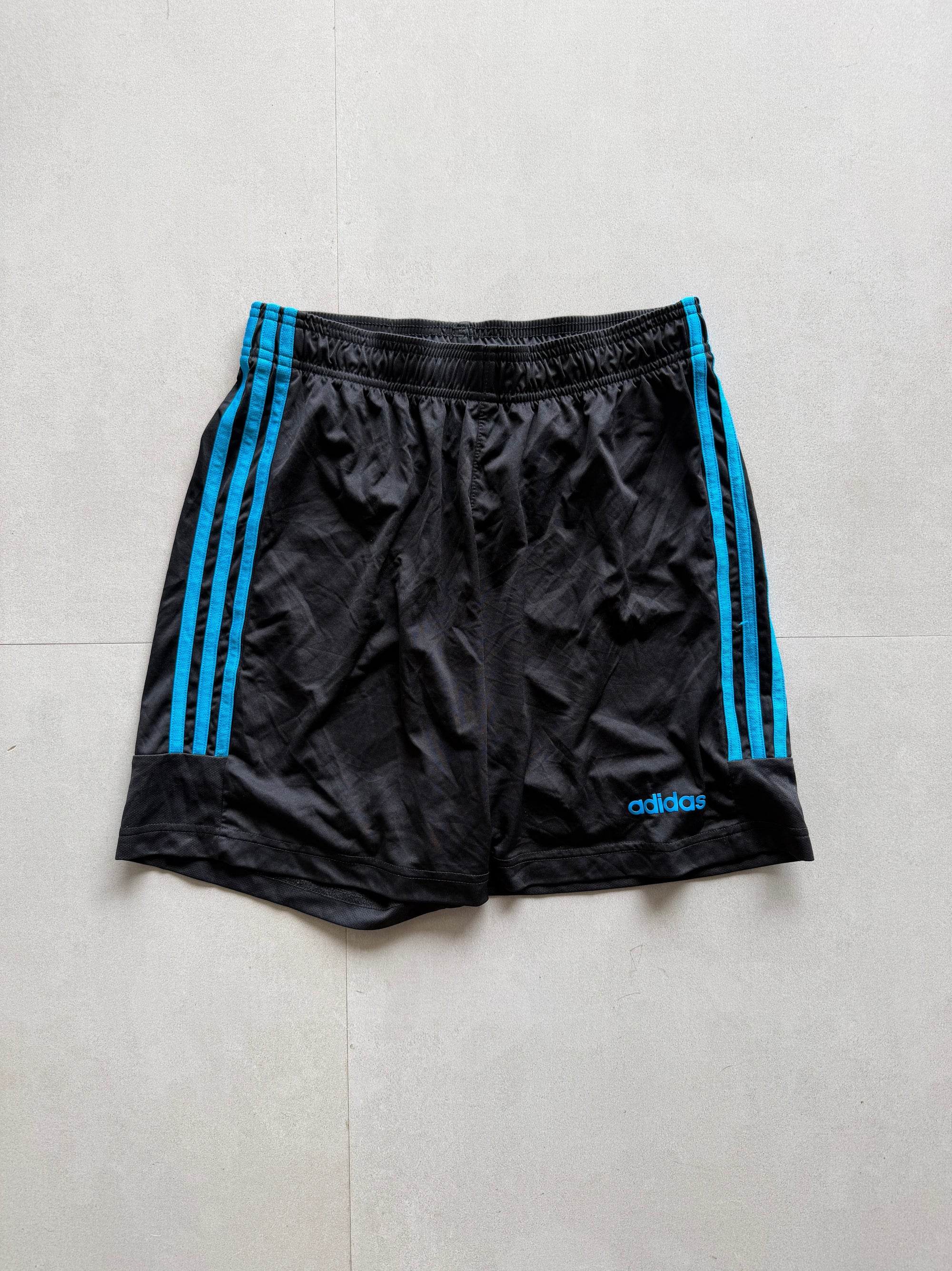 ADIDAS STRIPED SHORTS - M