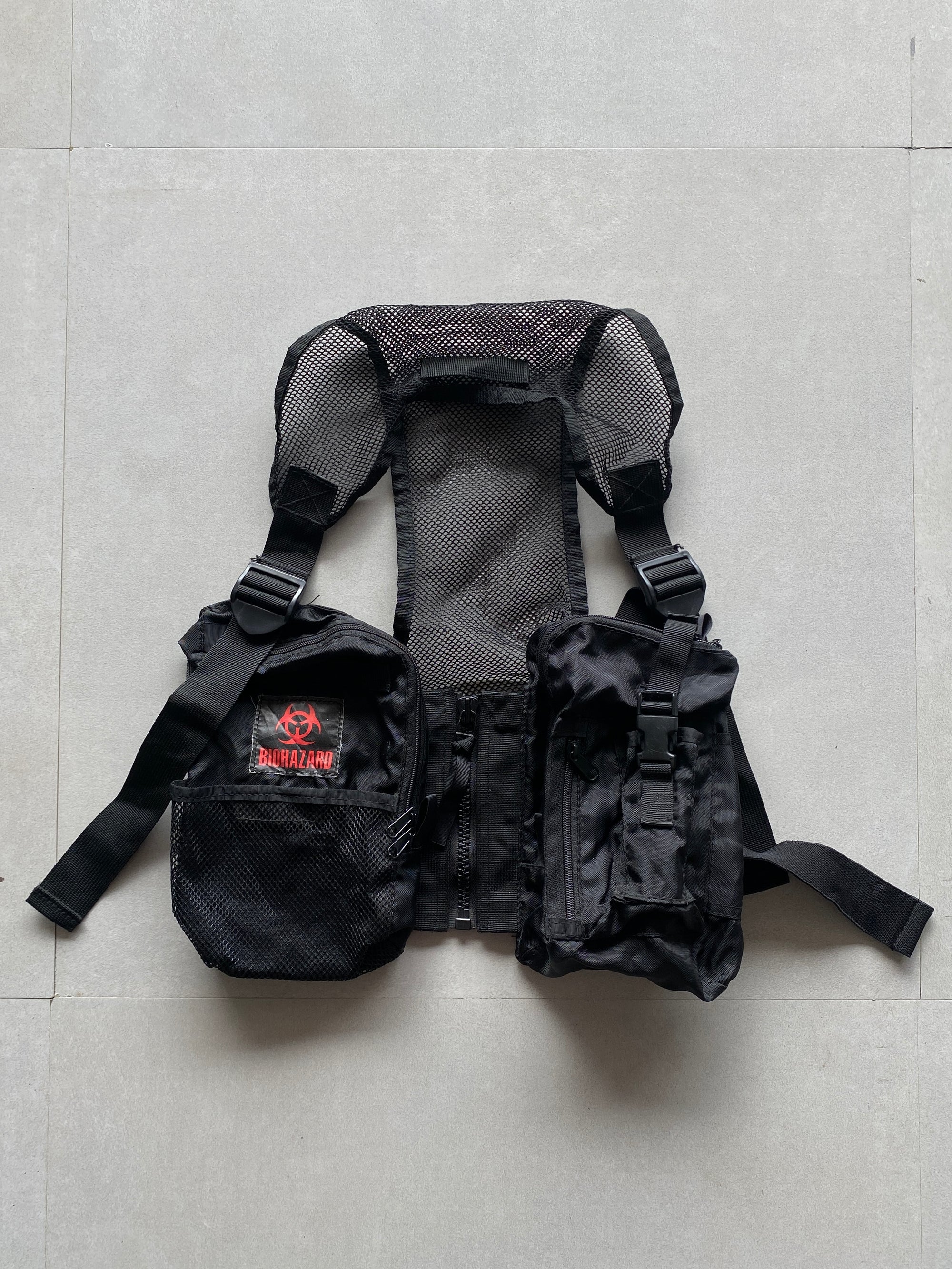 BIO HAZARD MULTIPOICKET VEST BAG