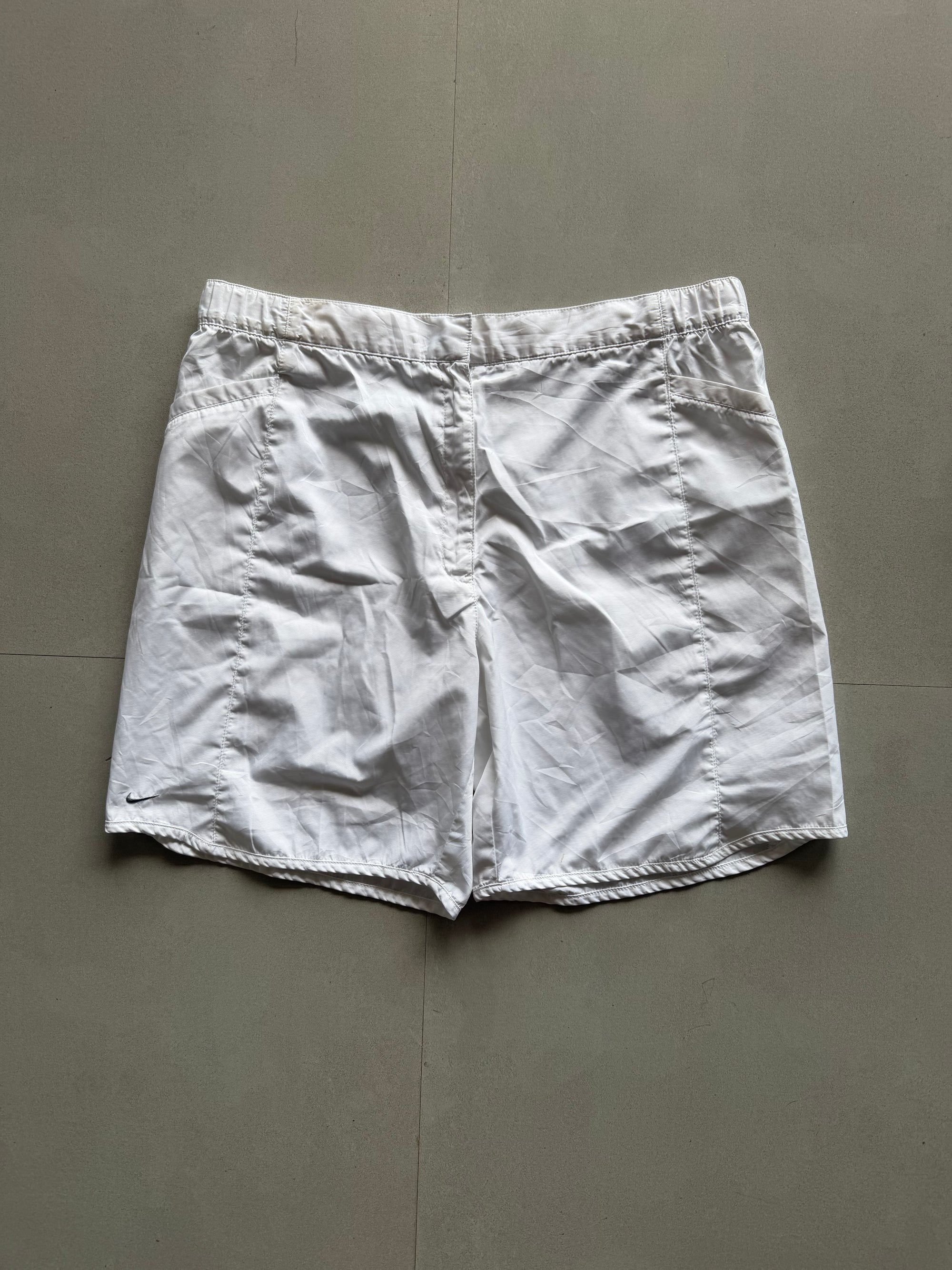 90S NIKE SHORTS - M