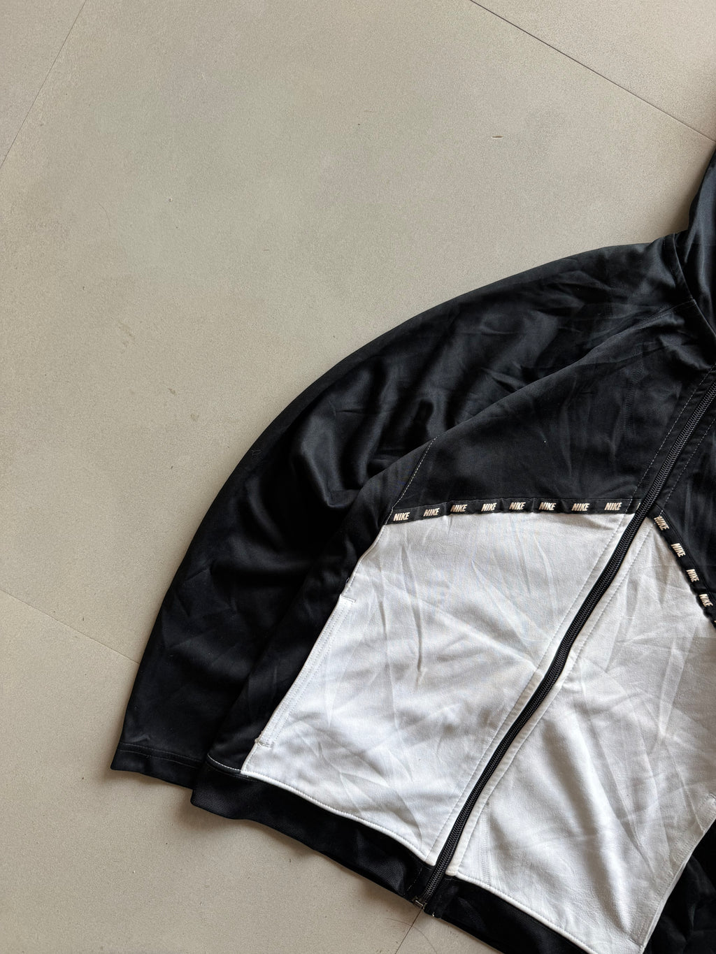 VINTAGE NIKE HOODED JACKET - XXS