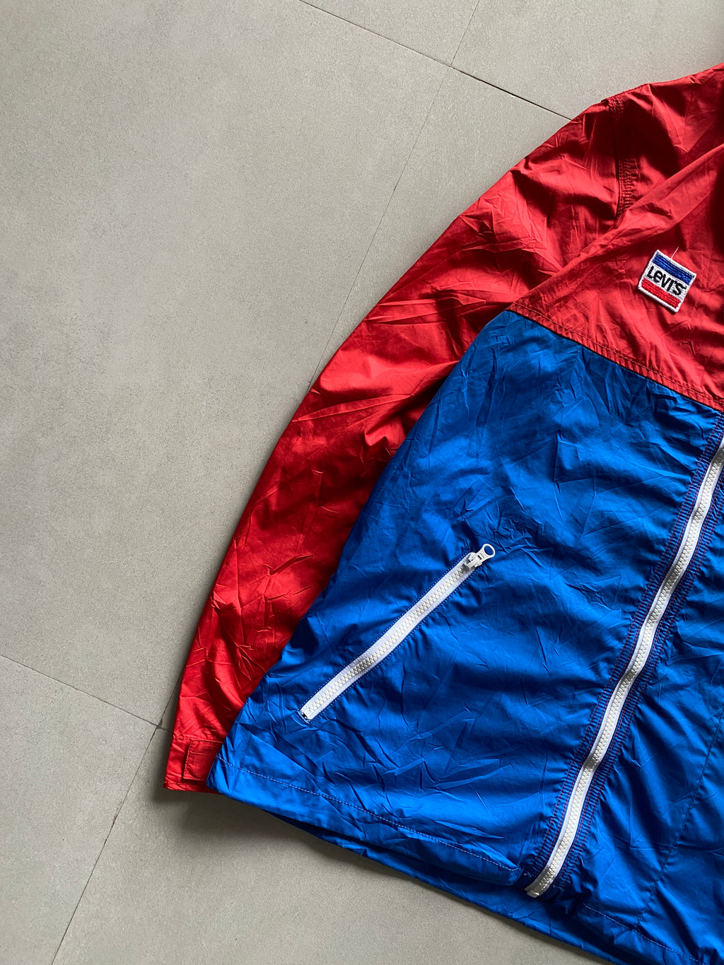 LEVIS HOODED JACKET - M