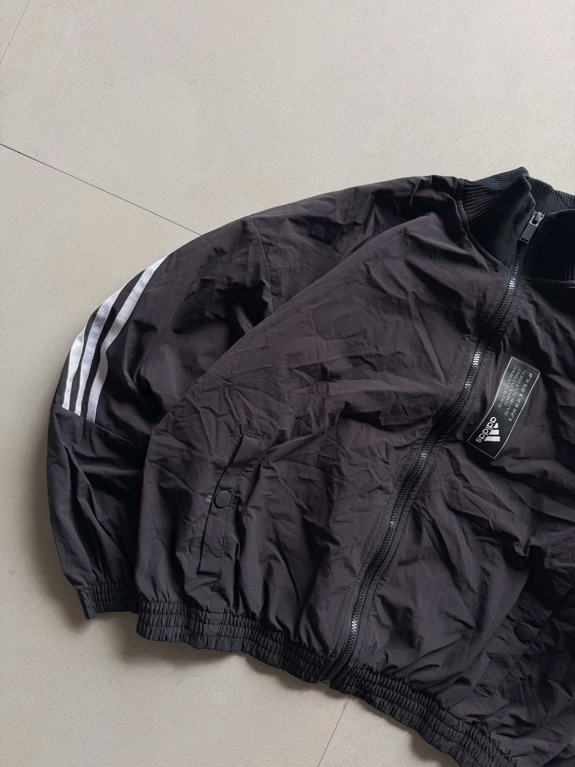 ADIDAS STRIPED JACKET - M