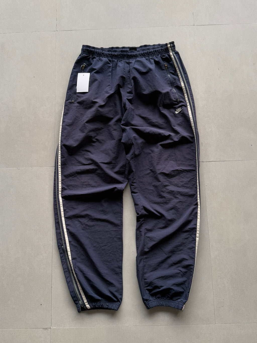 VINTAGE NIKE TRACK PANT -