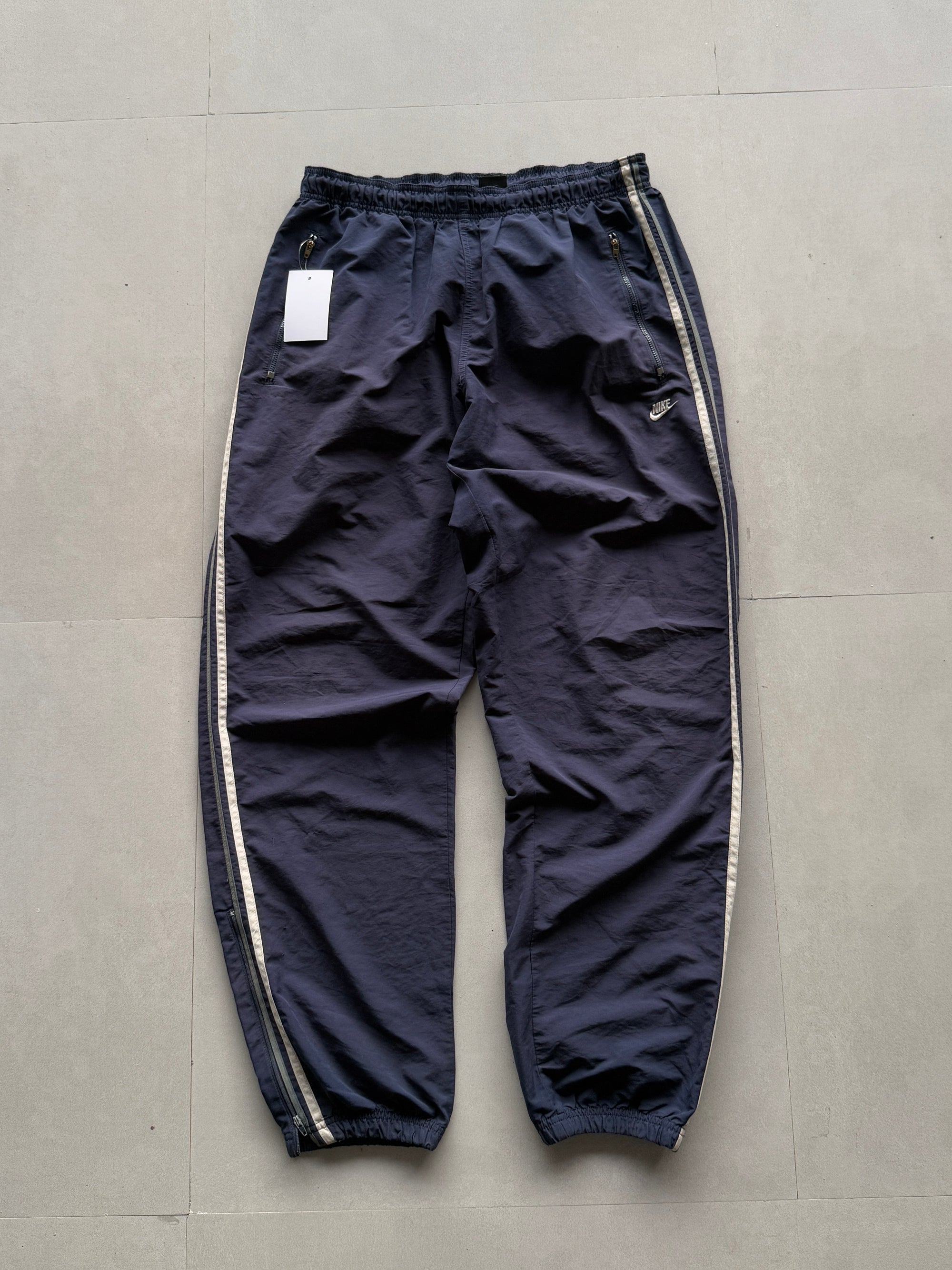 VINTAGE NIKE TRACK PANT -