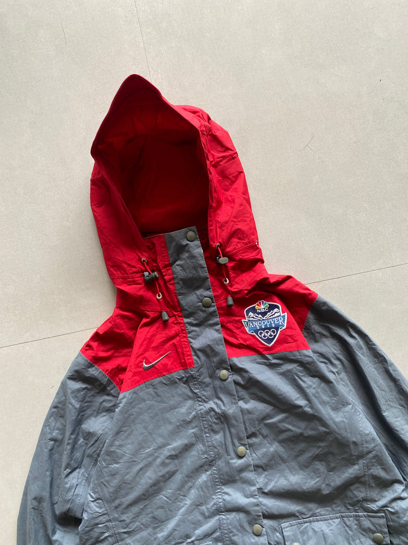 NIKE HEAVY HOODED JACKET  - M