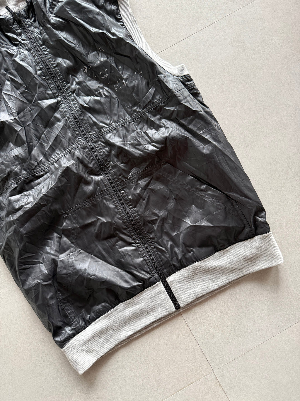 ADIDAS HOODED SLEEVLESS - S