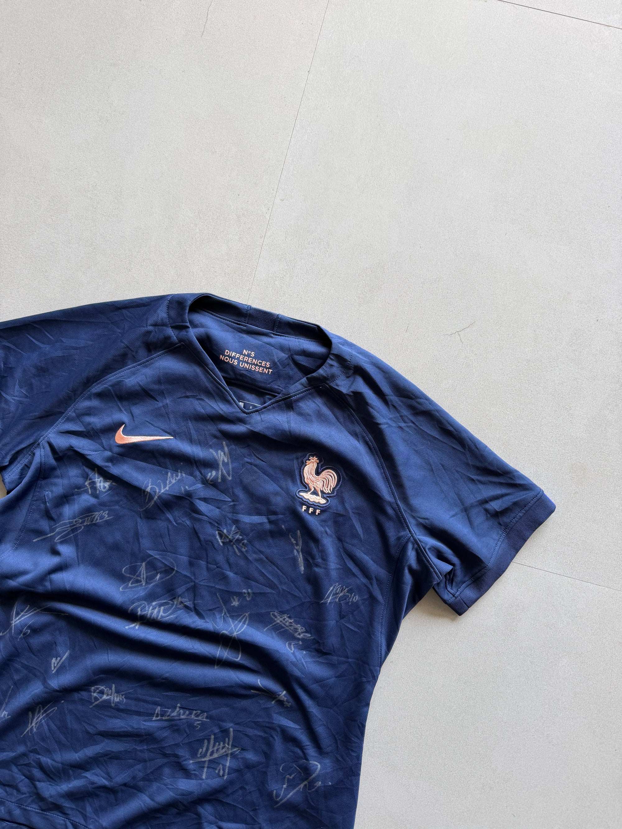 2019 NIKE FRANCE SIGNED JERSEY - S