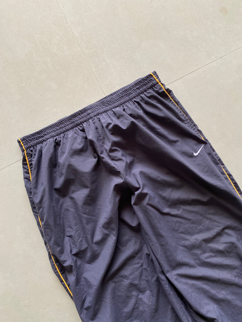 VINTAGE NIKE TRACK PANT - M
