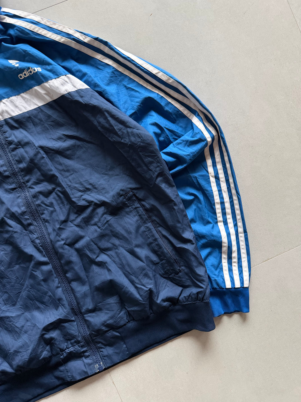 ADIDAS HOODED JACKET - M
