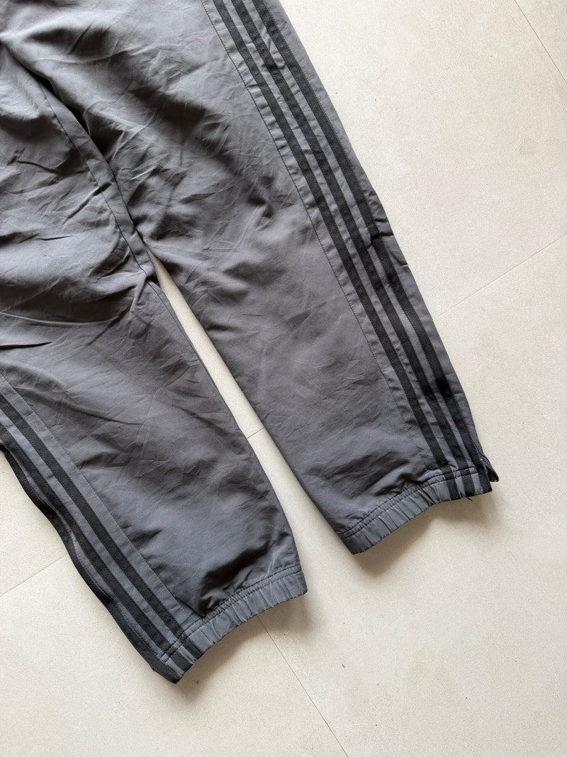 ADIDAS STRIPED TRACK PANT74 - M