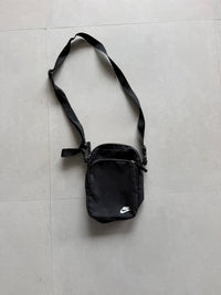VINTAGE NIKE SLING BAG