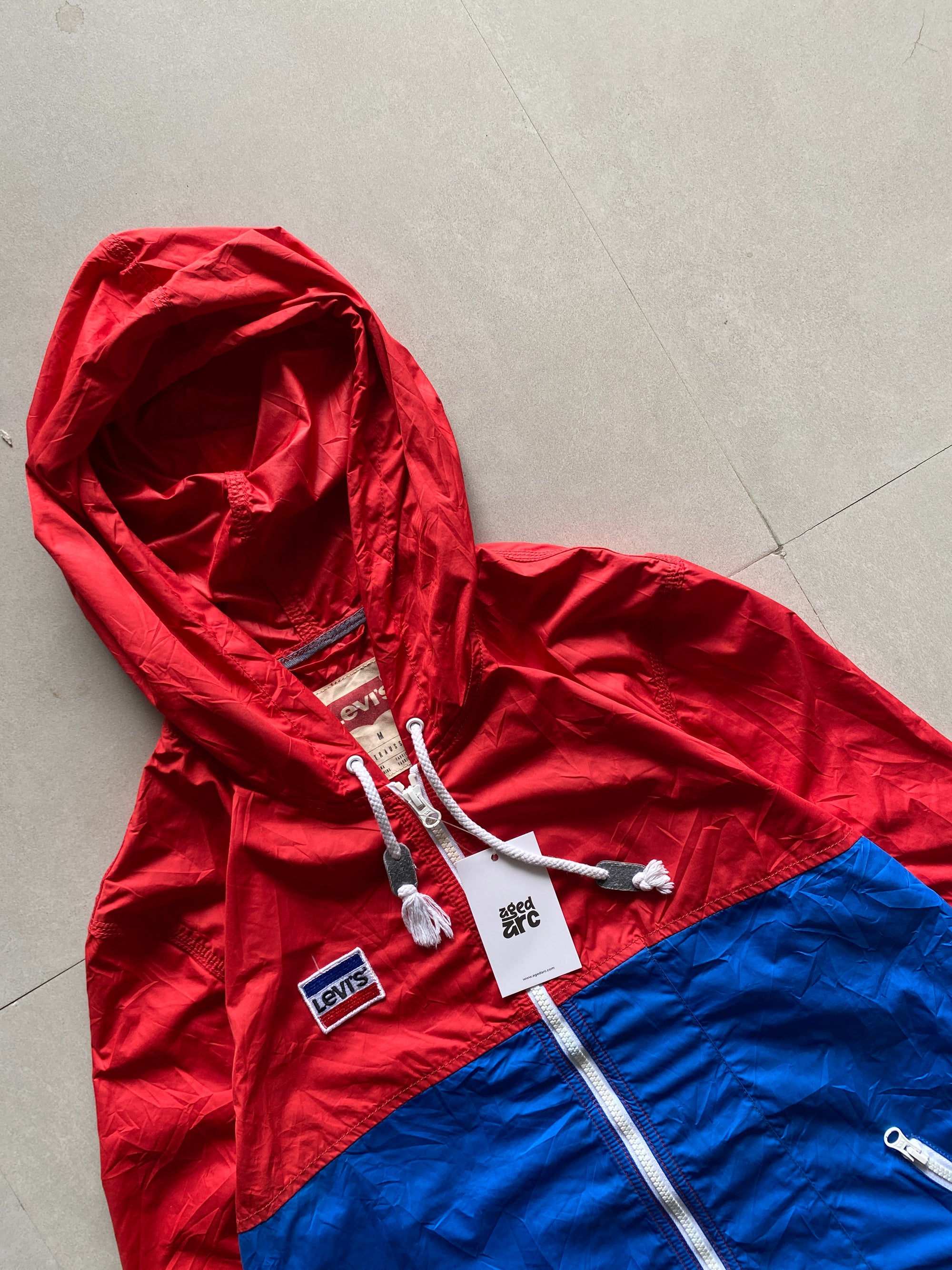 LEVIS HOODED JACKET - M