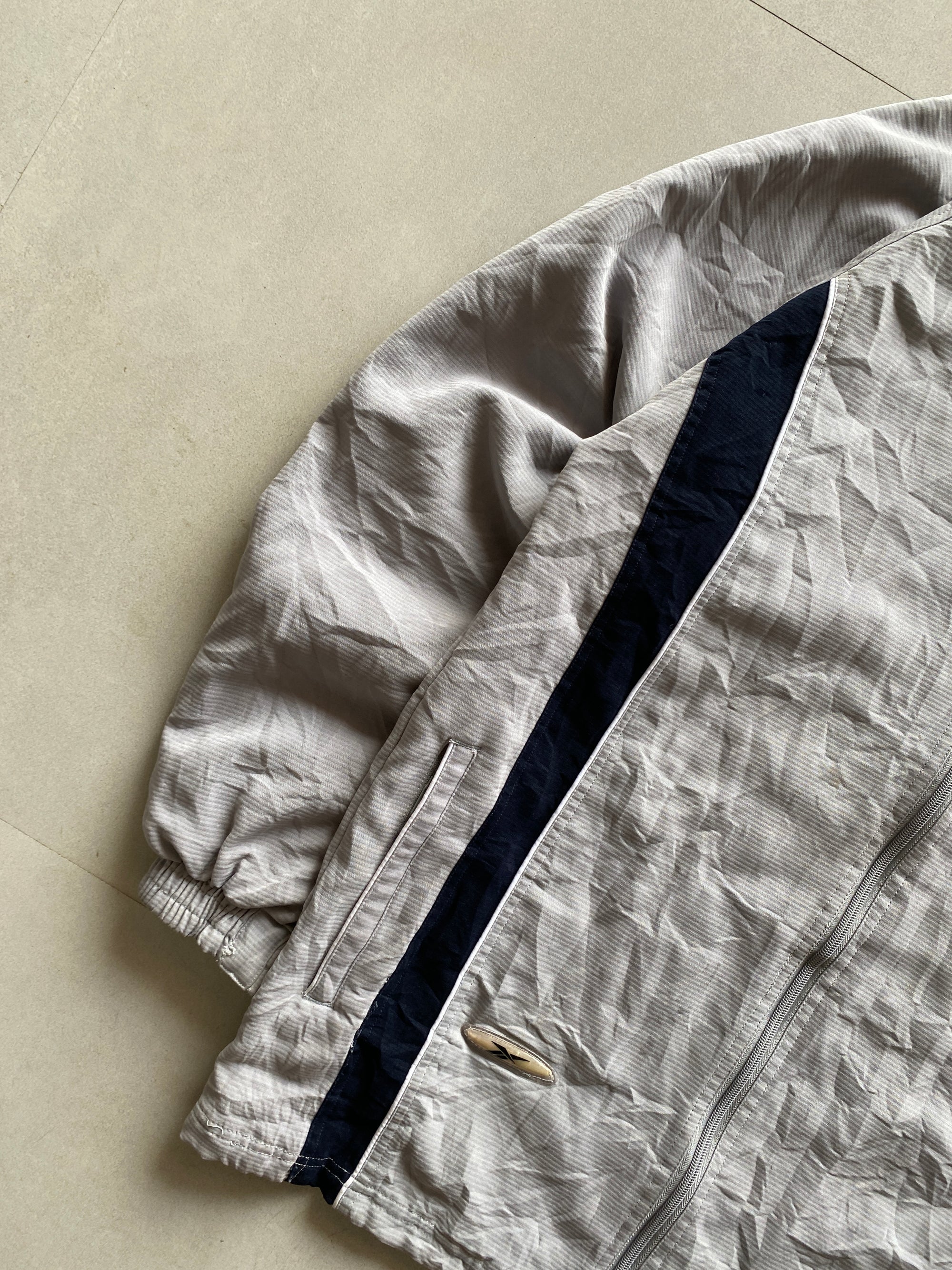 REEBOK HEAVY JACKET - M