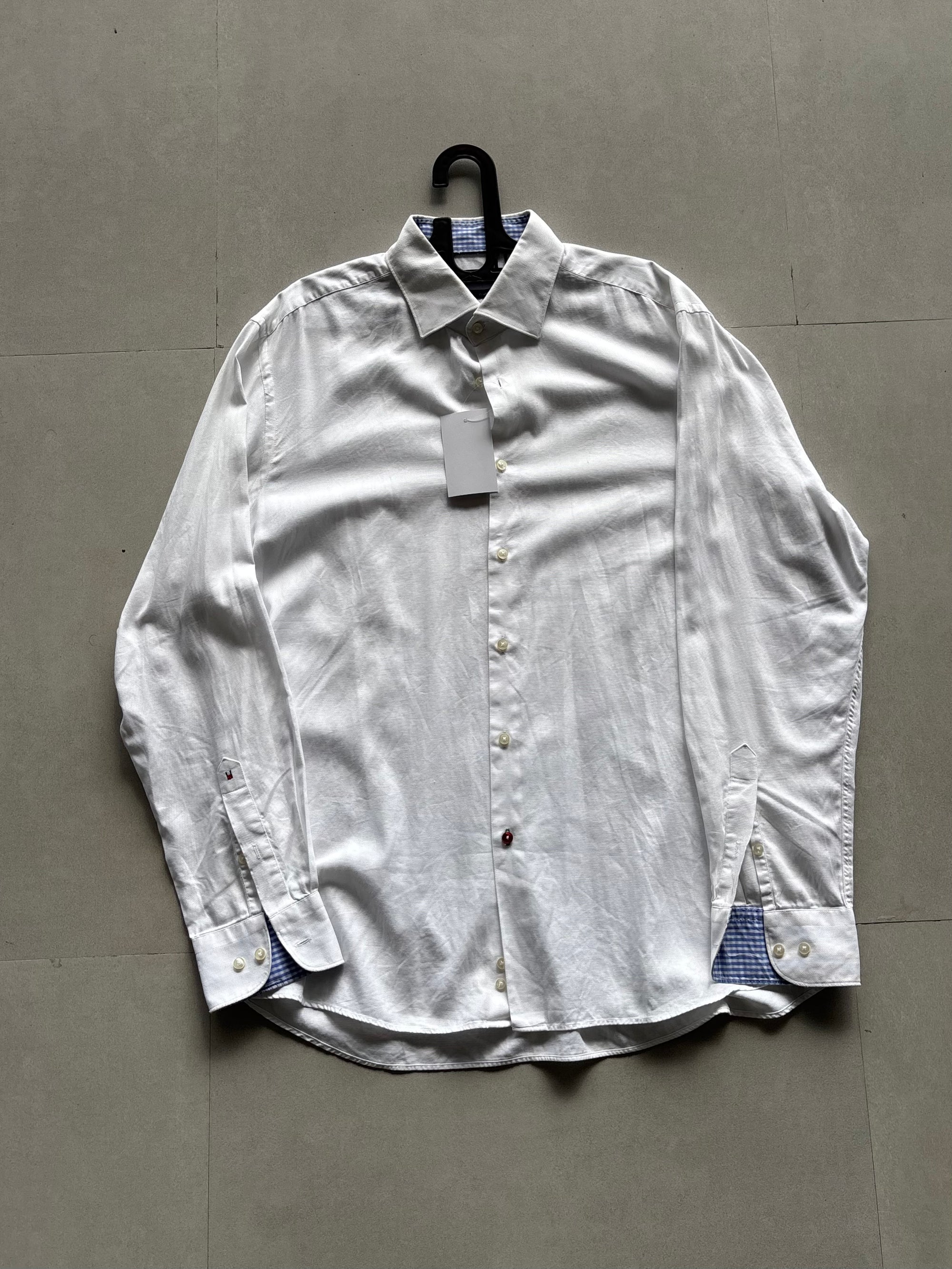 TOMMY HILFIGER WHITE FITTED SHIRT - L