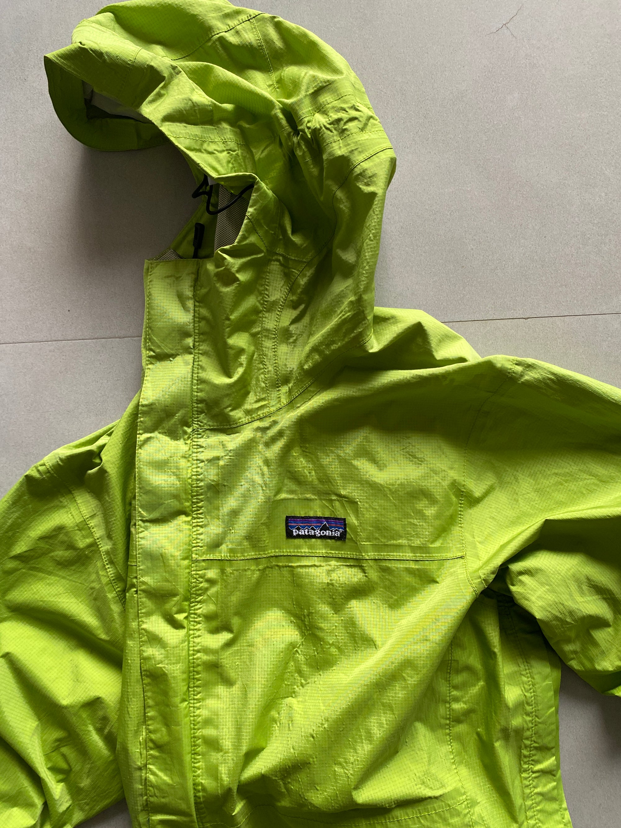 PATAGONIA TORRENTSHELL H2N0 JACKET - L