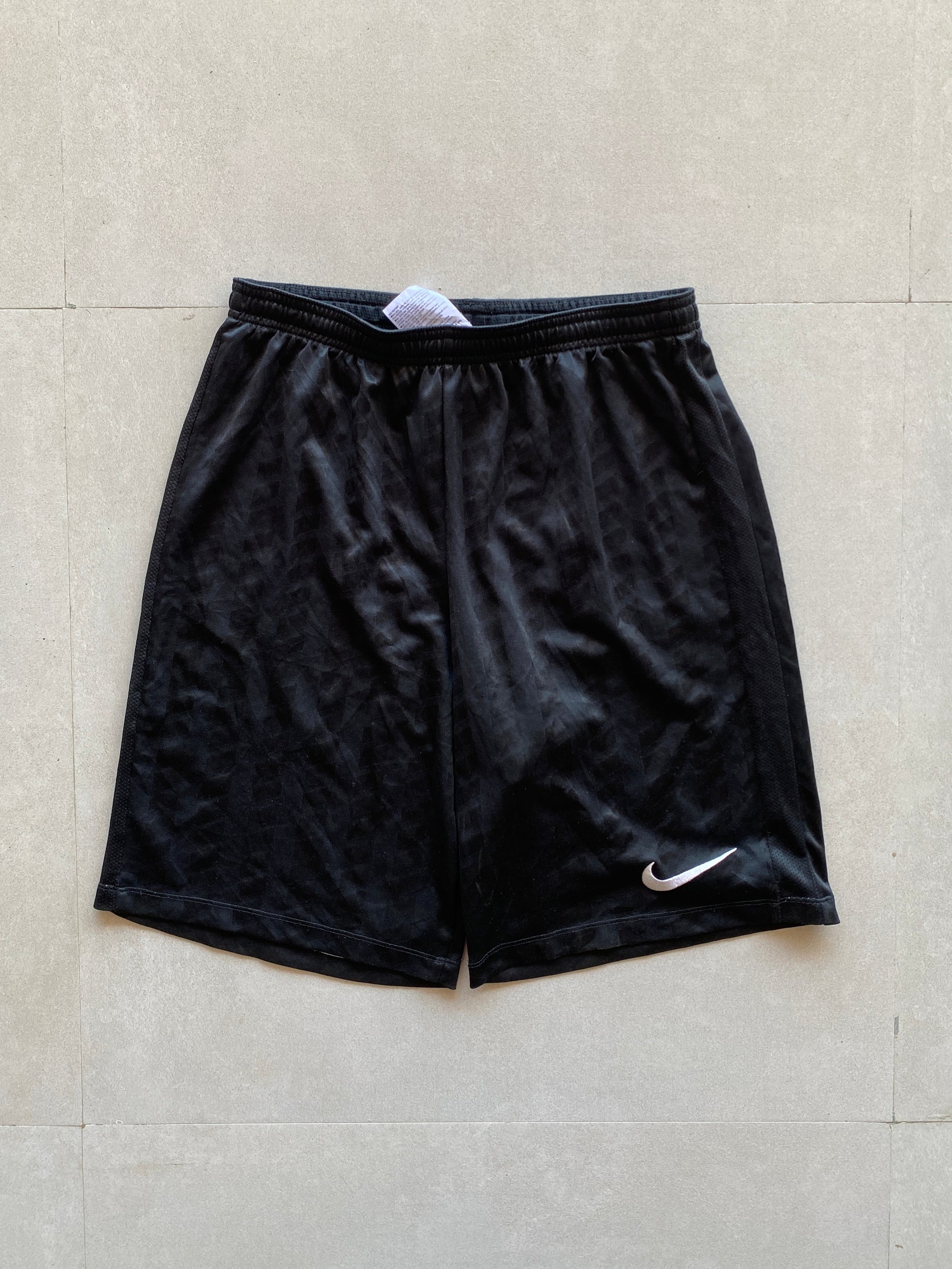 NIKE SHORTS - M