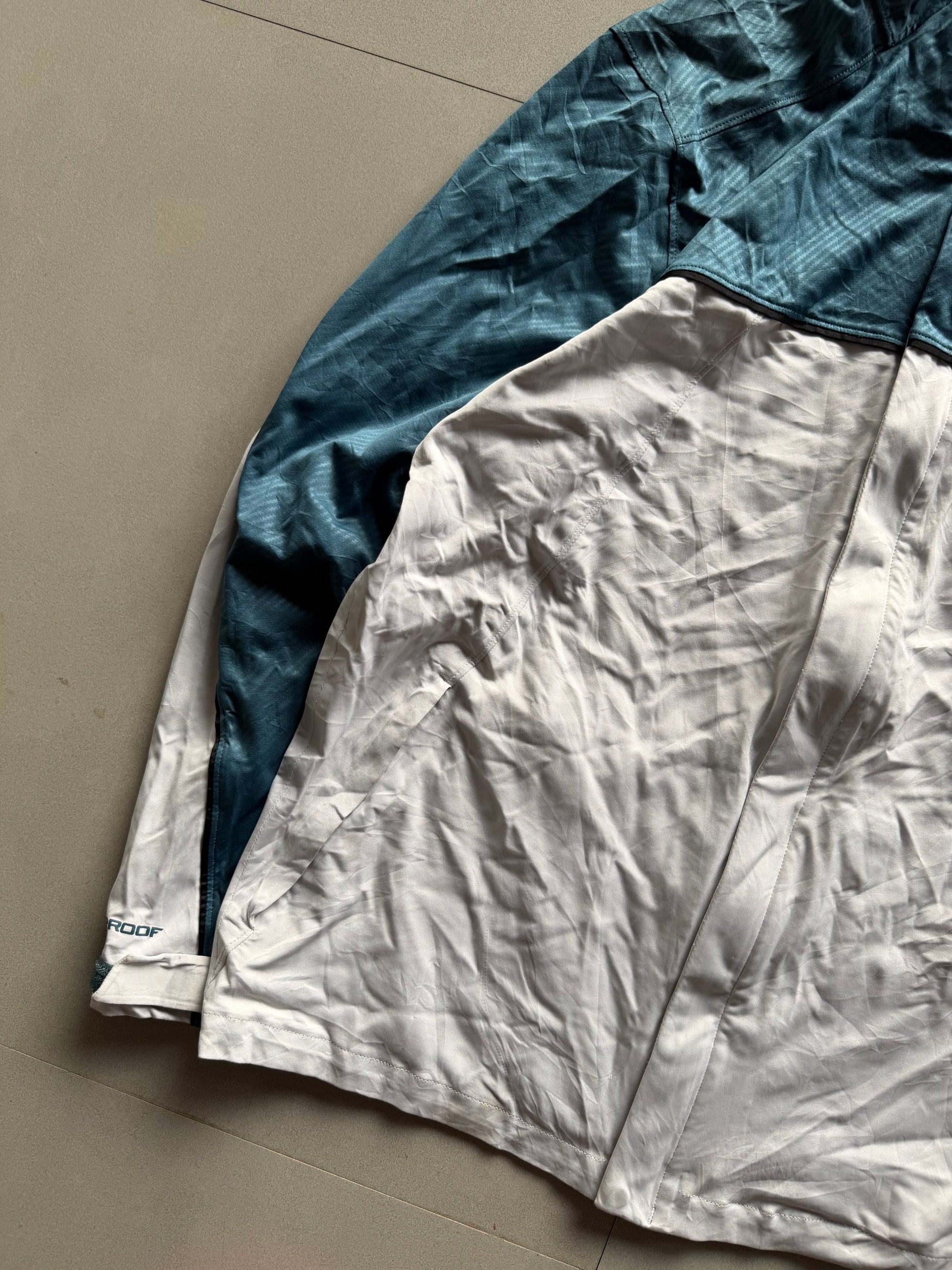 UNDER ARMOUR JACKET - M