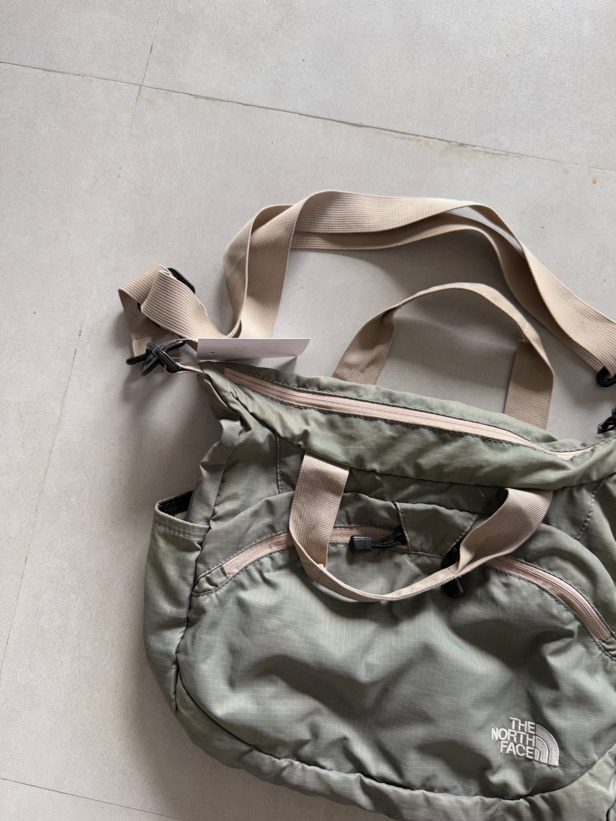 THE NORTH FACE SLING BAG