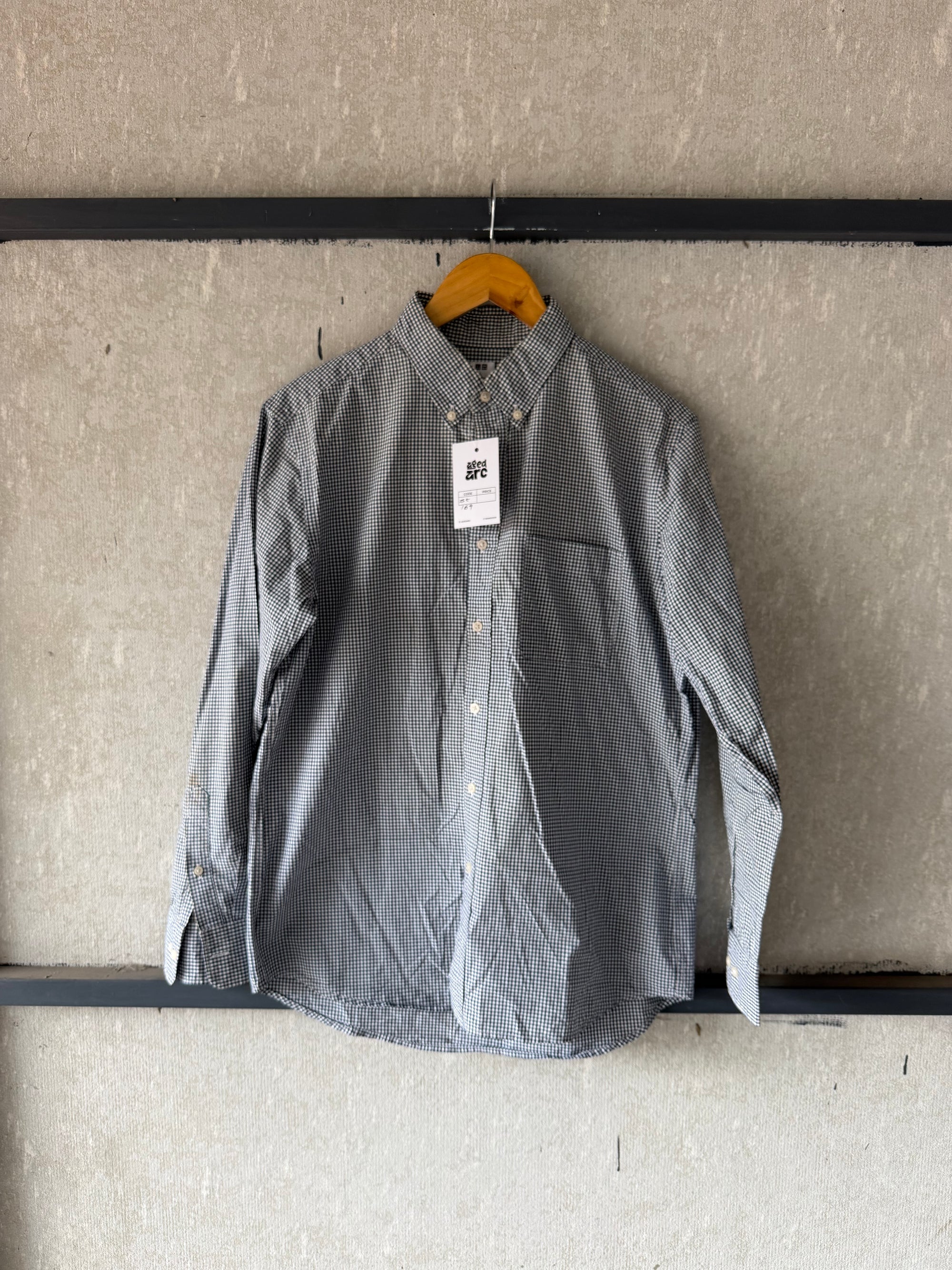 UNIQLO CHECKERD SHIRT ST169 - M