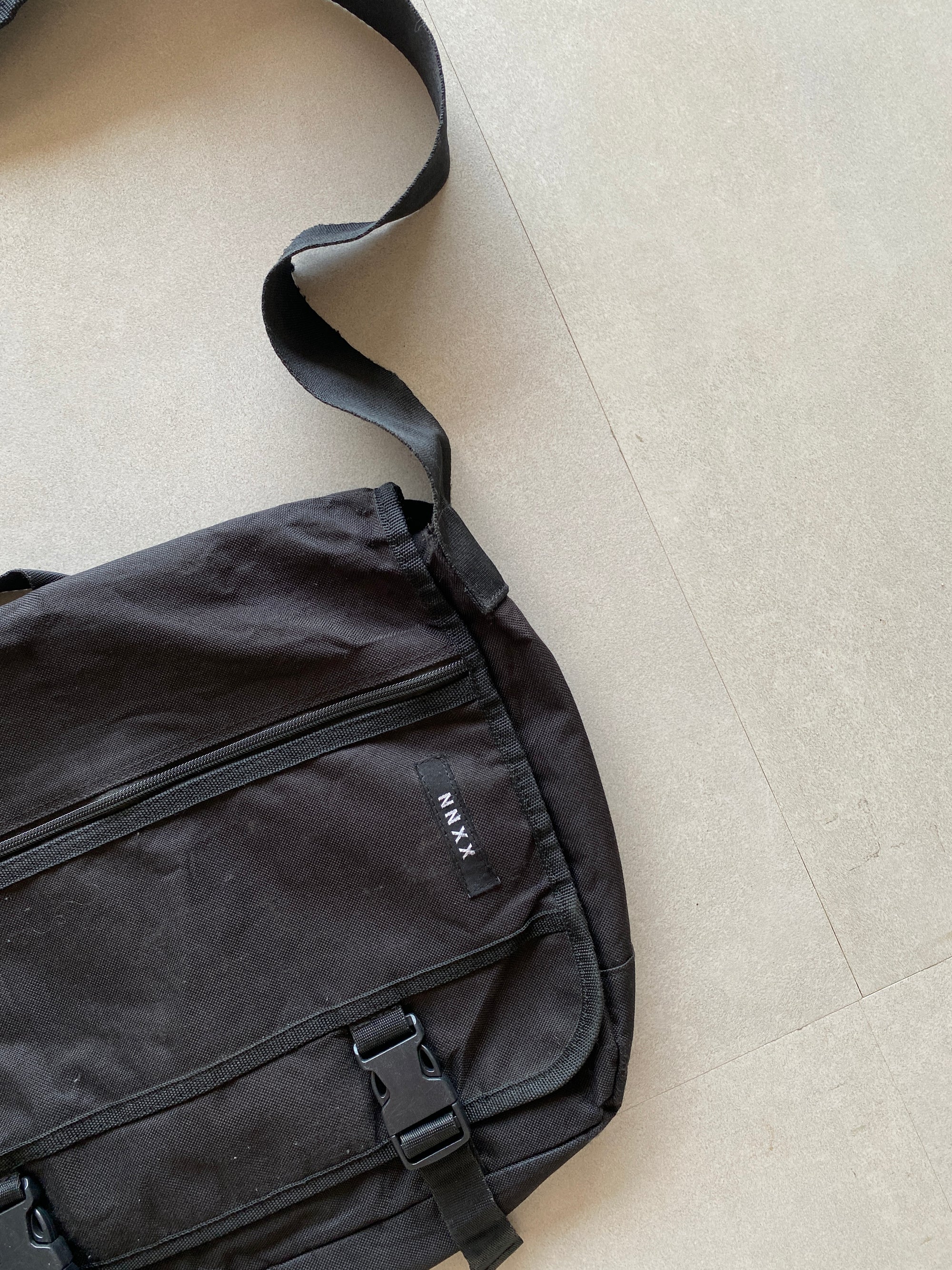 NNXX SIDE BAG