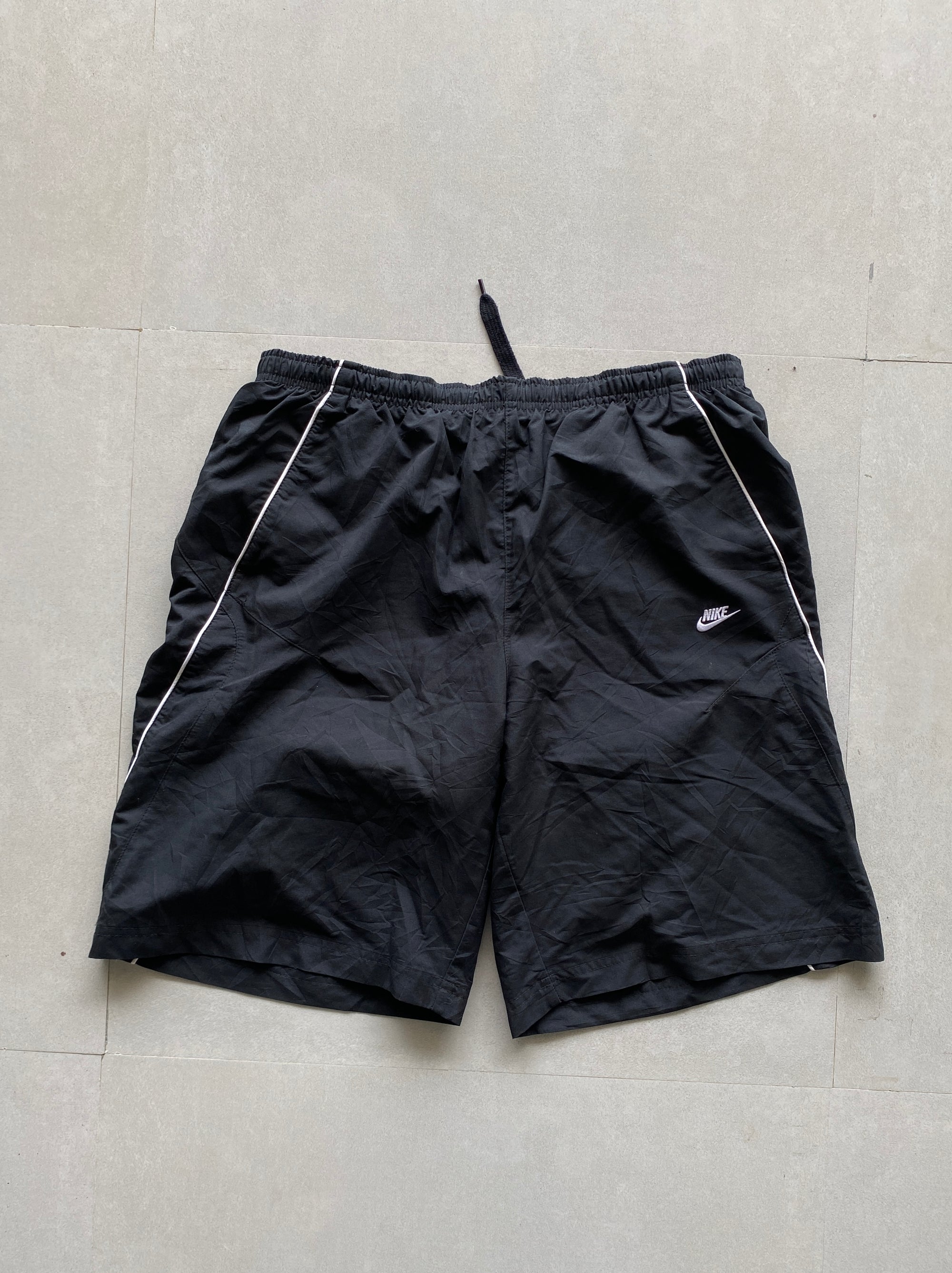 NIKE SHORTS - S