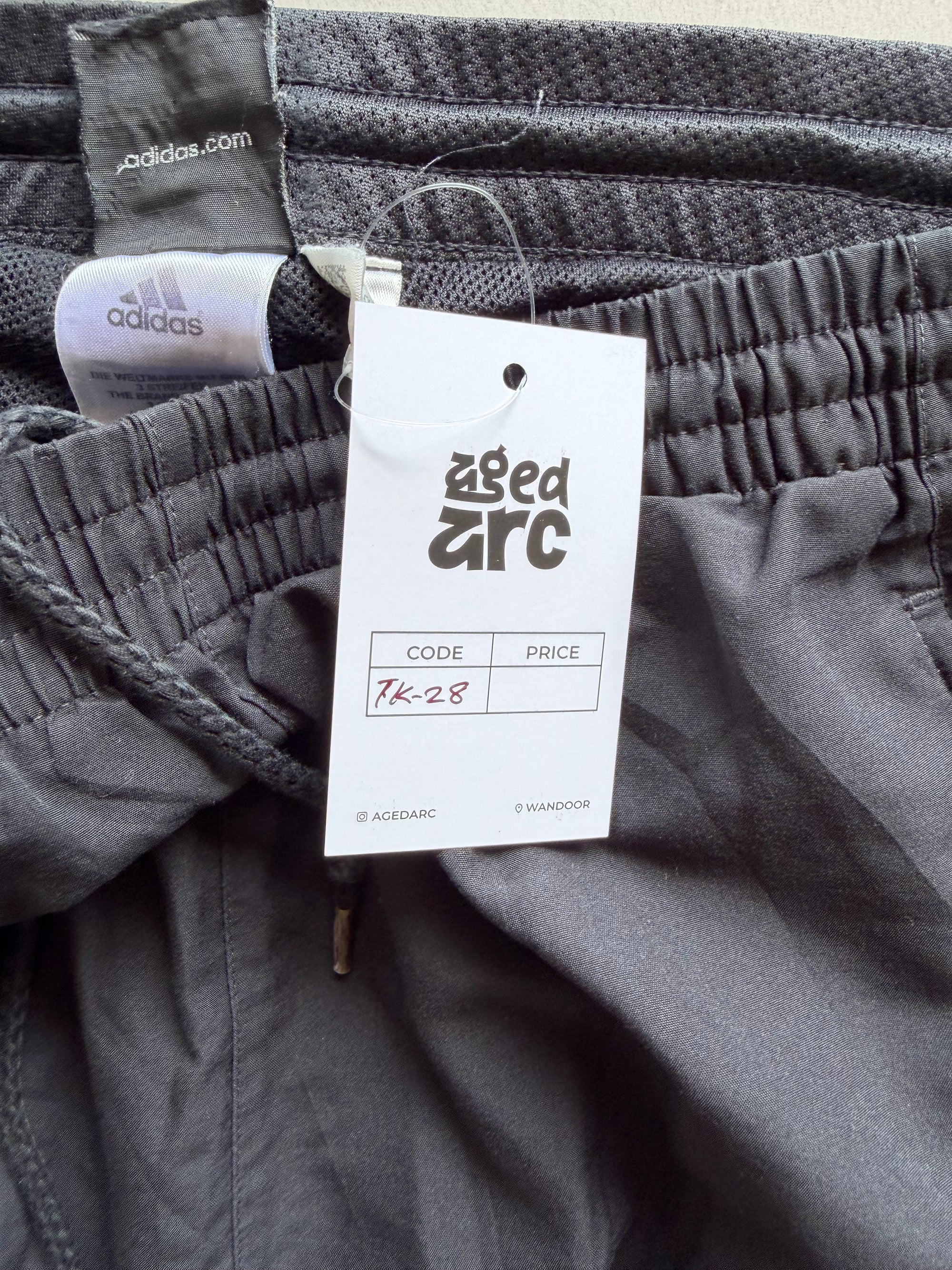 ADIDAS STRIPED TYRACK PANT28 - M