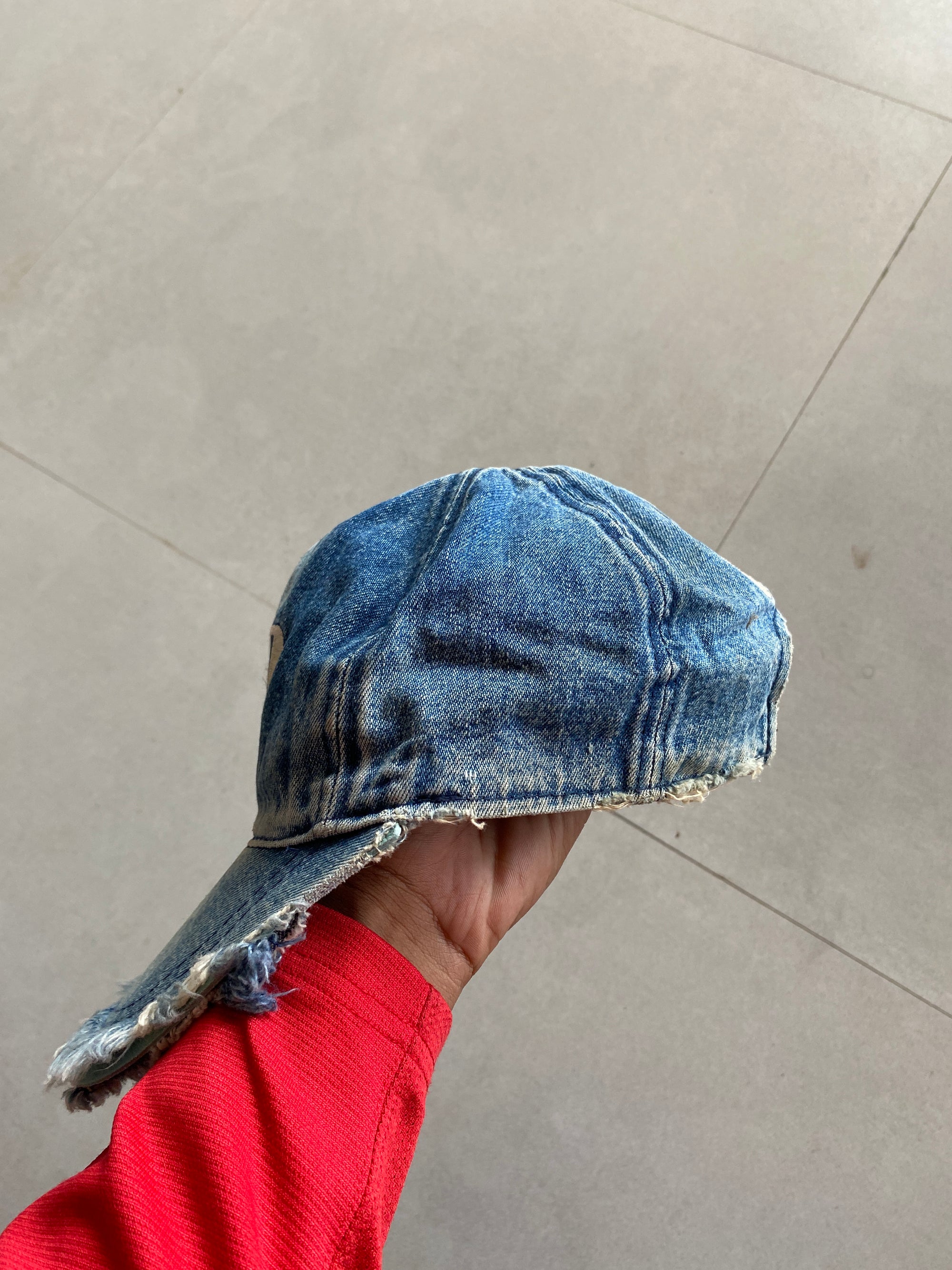 VINTAGE GAP DISTRESSED CAP
