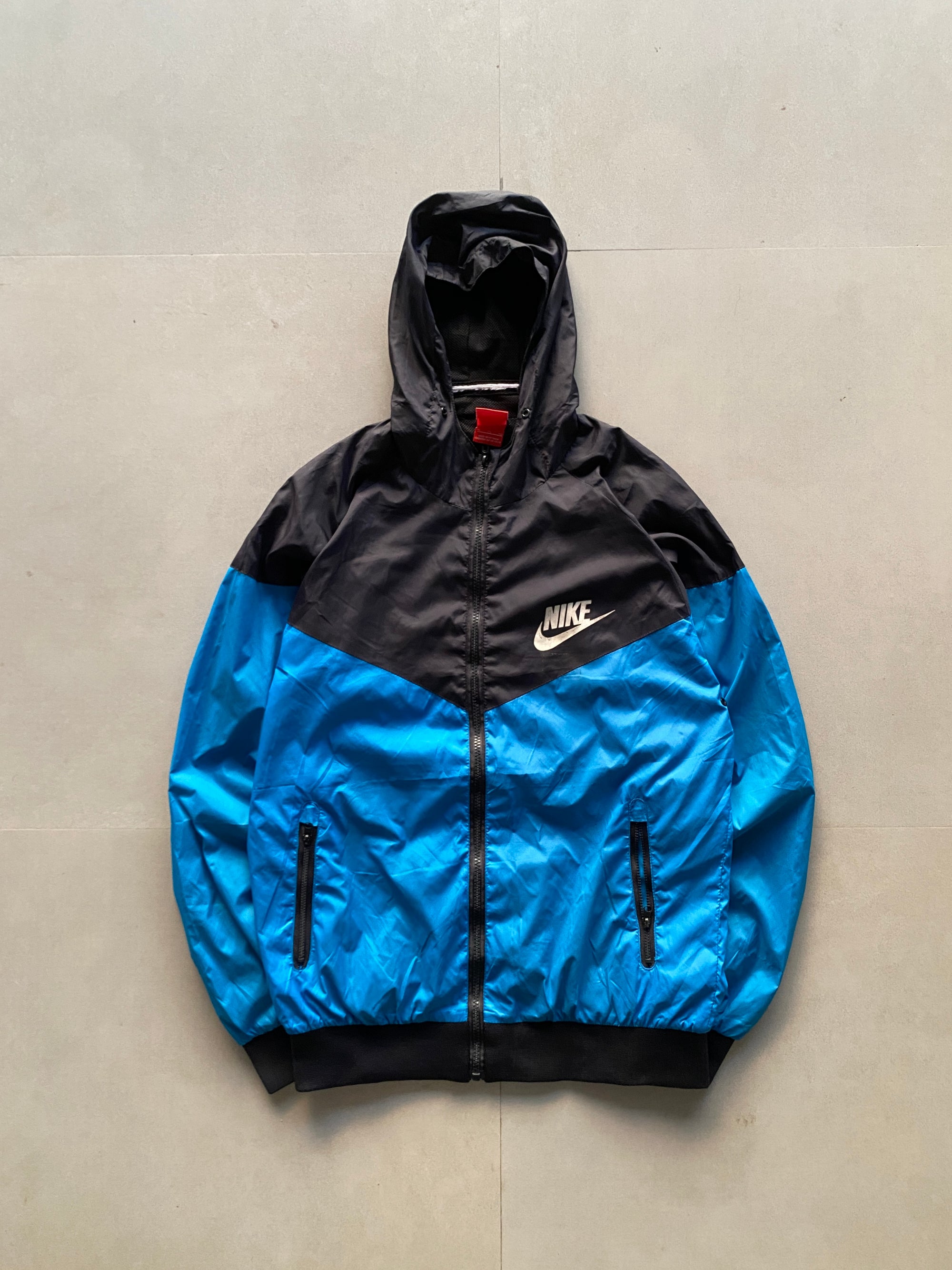 NIKE HOODED JACKET - M