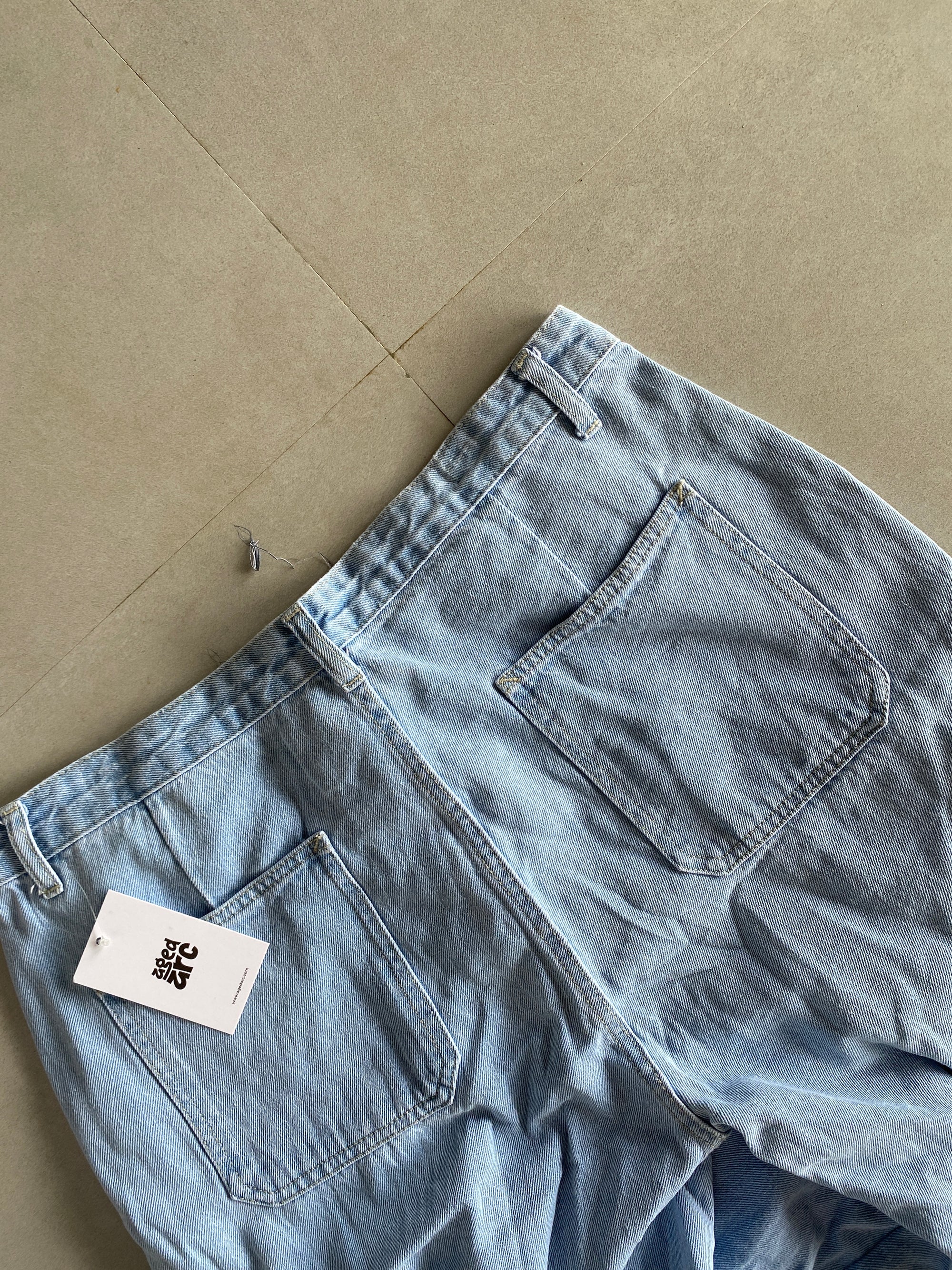 MULTI POCKET BAGGY DENIM - M