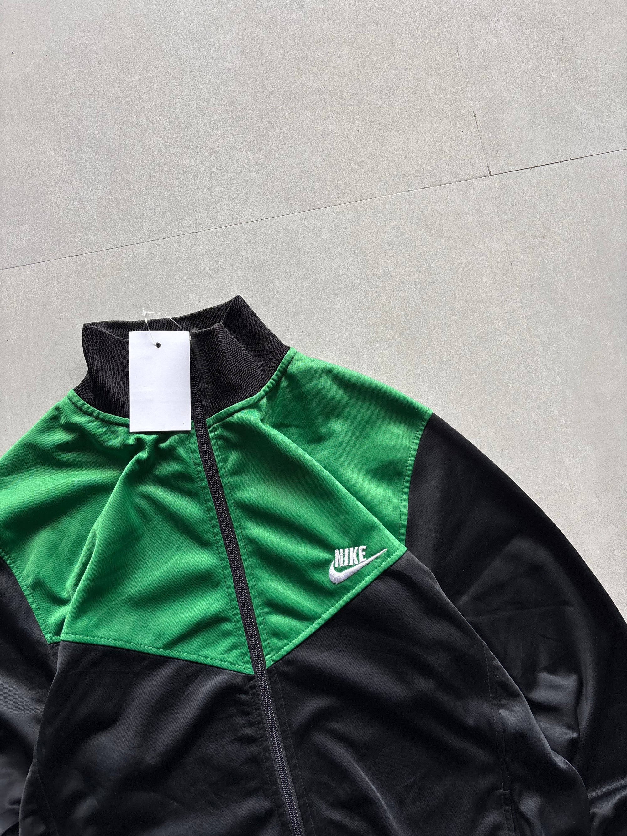 NIKE VINTAGE JACKETS - M