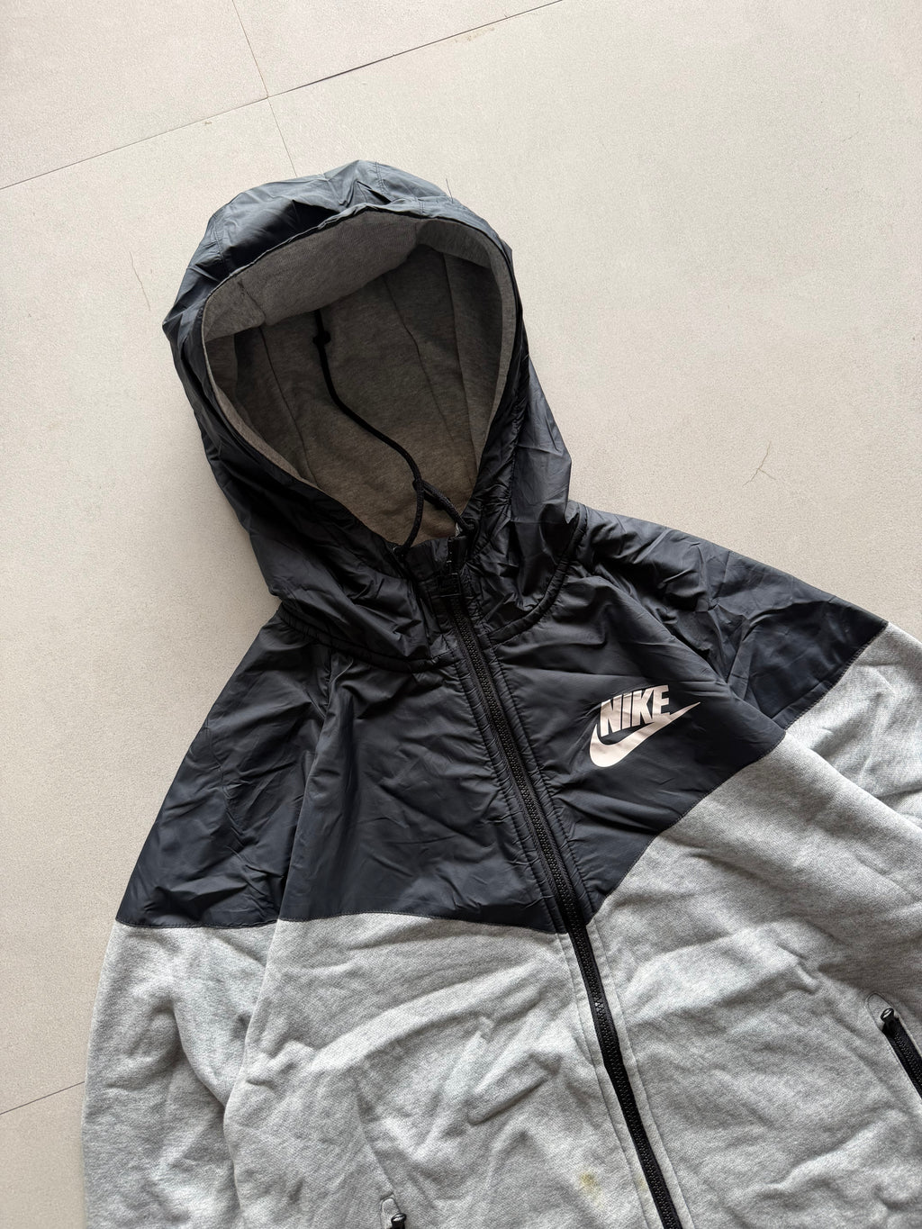 NIKE HOODED JACKET - M