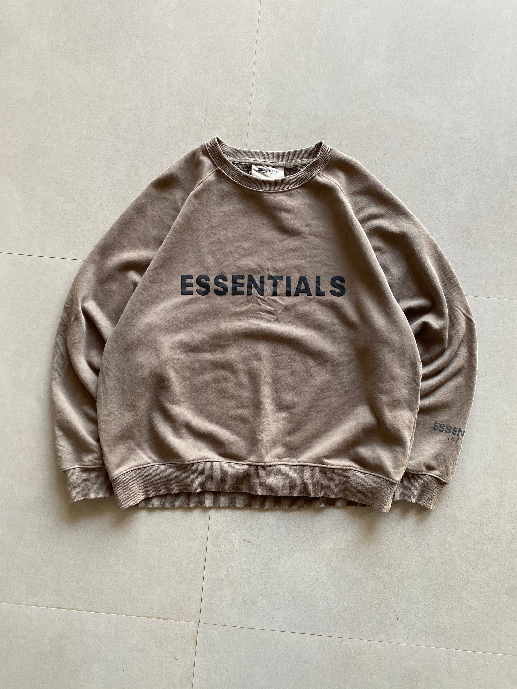 ESSENTIALS SWEATSHIRT - M