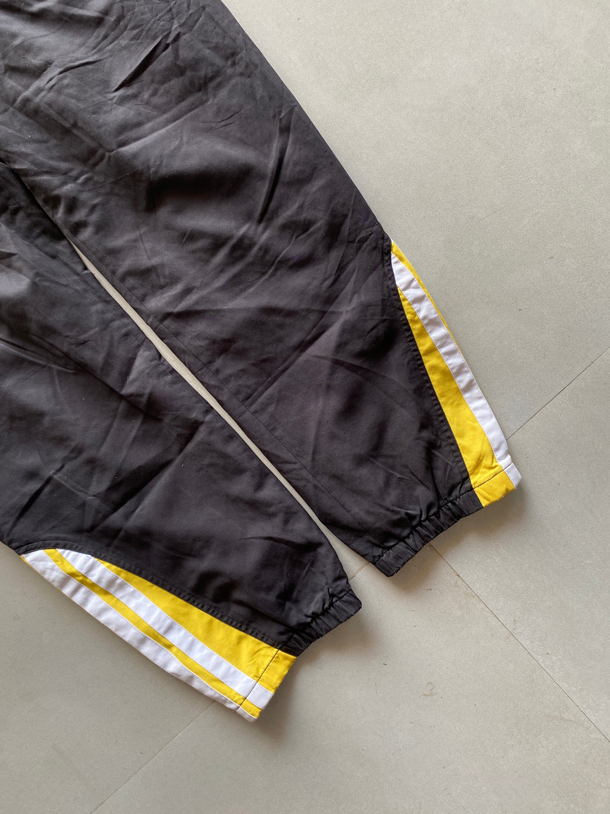 ADIDAS STRIPED TRACK PANT  - XL