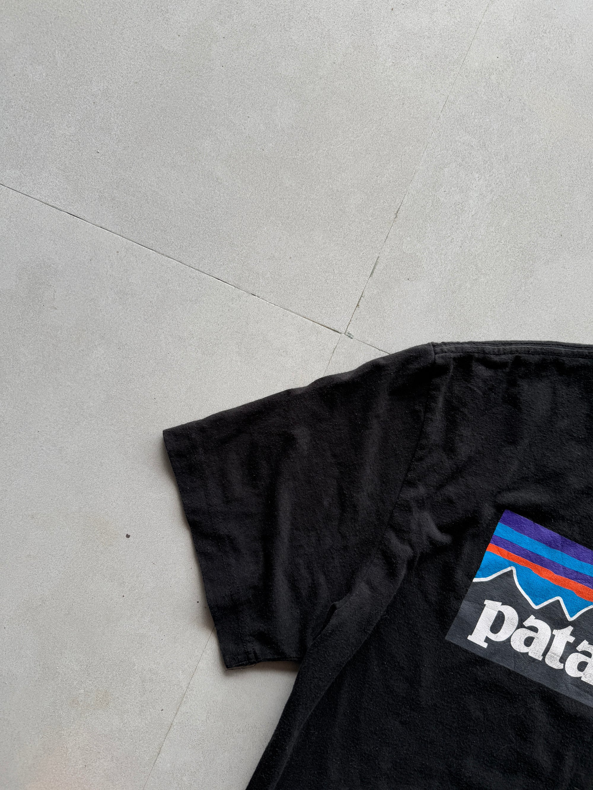 PATAGONIA TEE - L