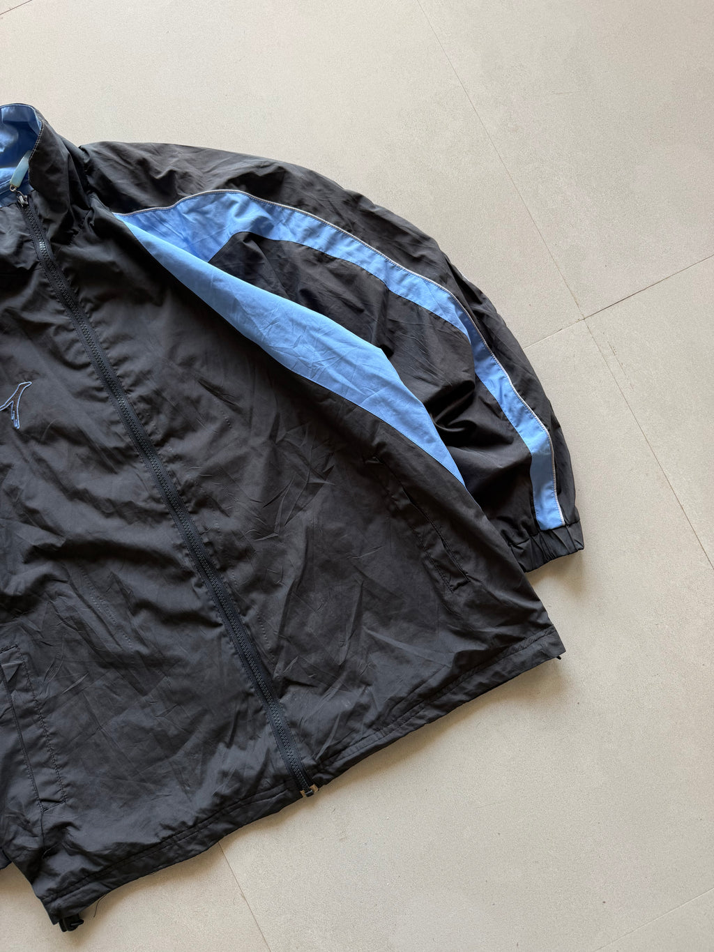J