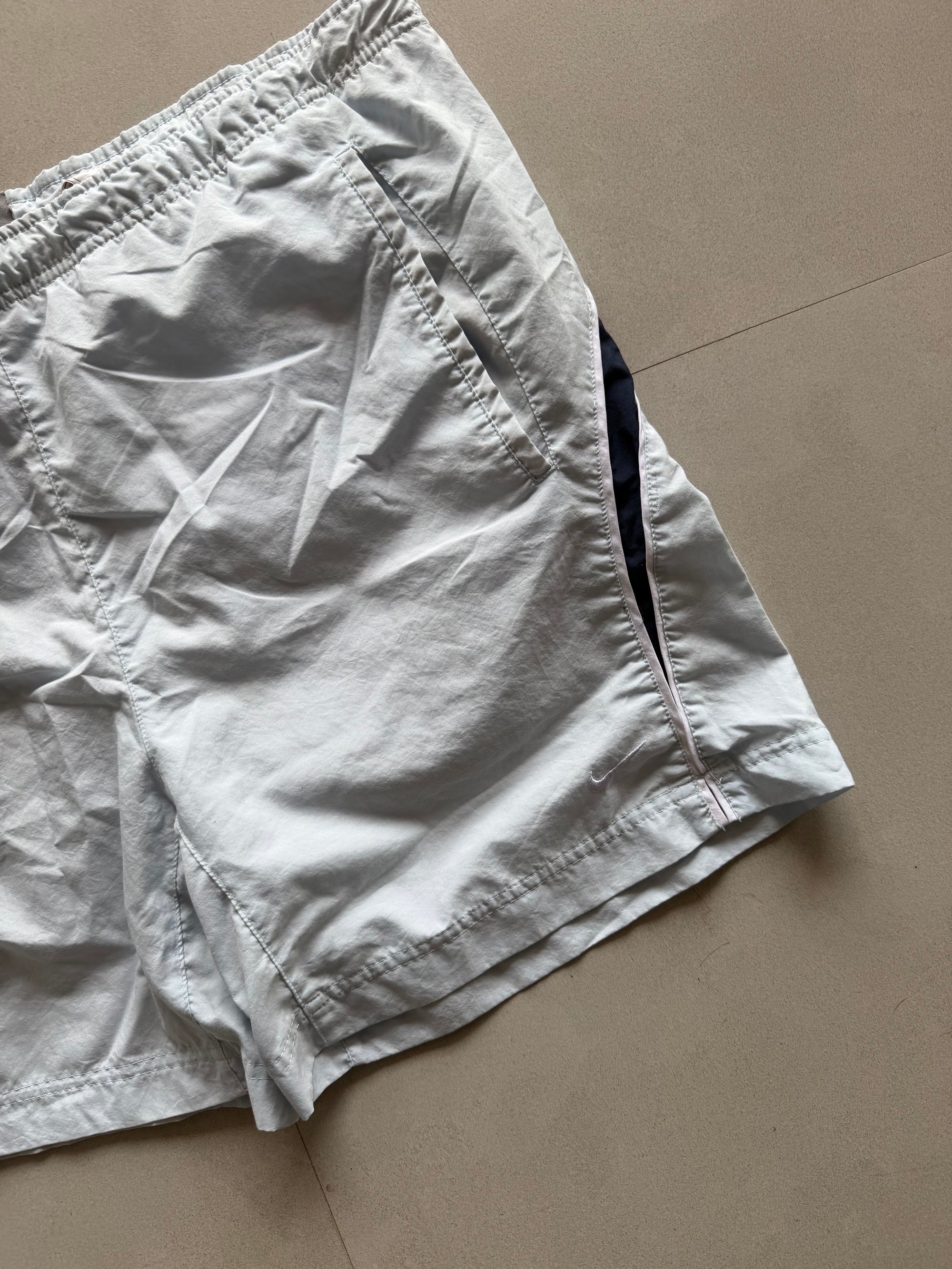00S NIKE SHORTS - XL