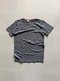 UNDER ARMOUR TEE - M