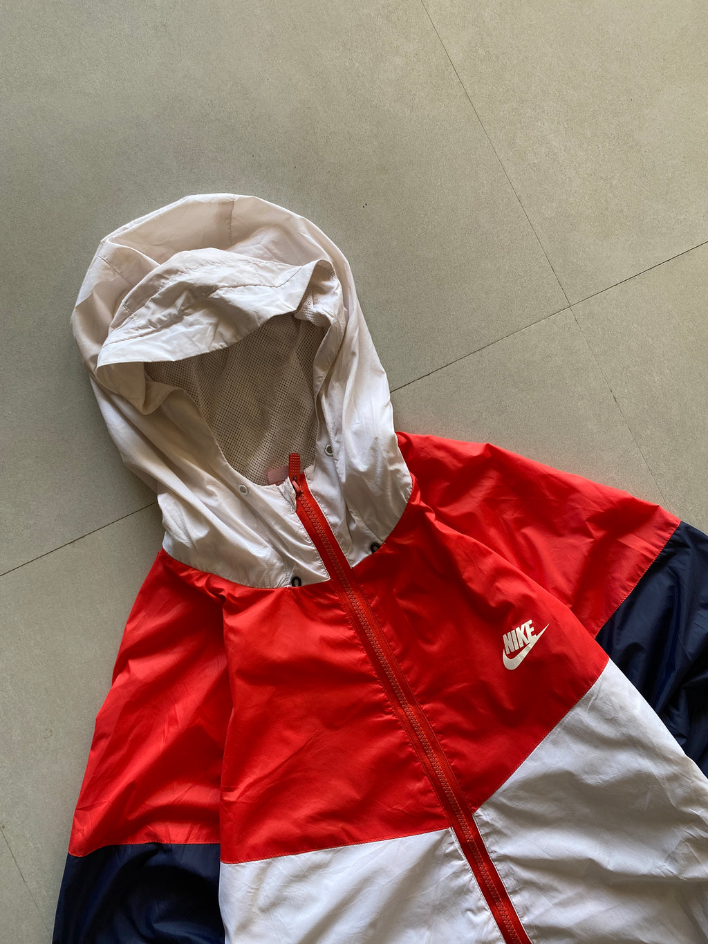 NIKE HOODED JACKET - L
