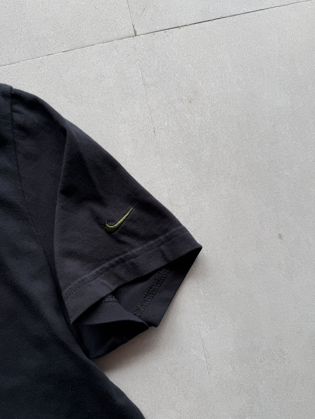 NIKE FCB LOGO PRINTED TEE - L
