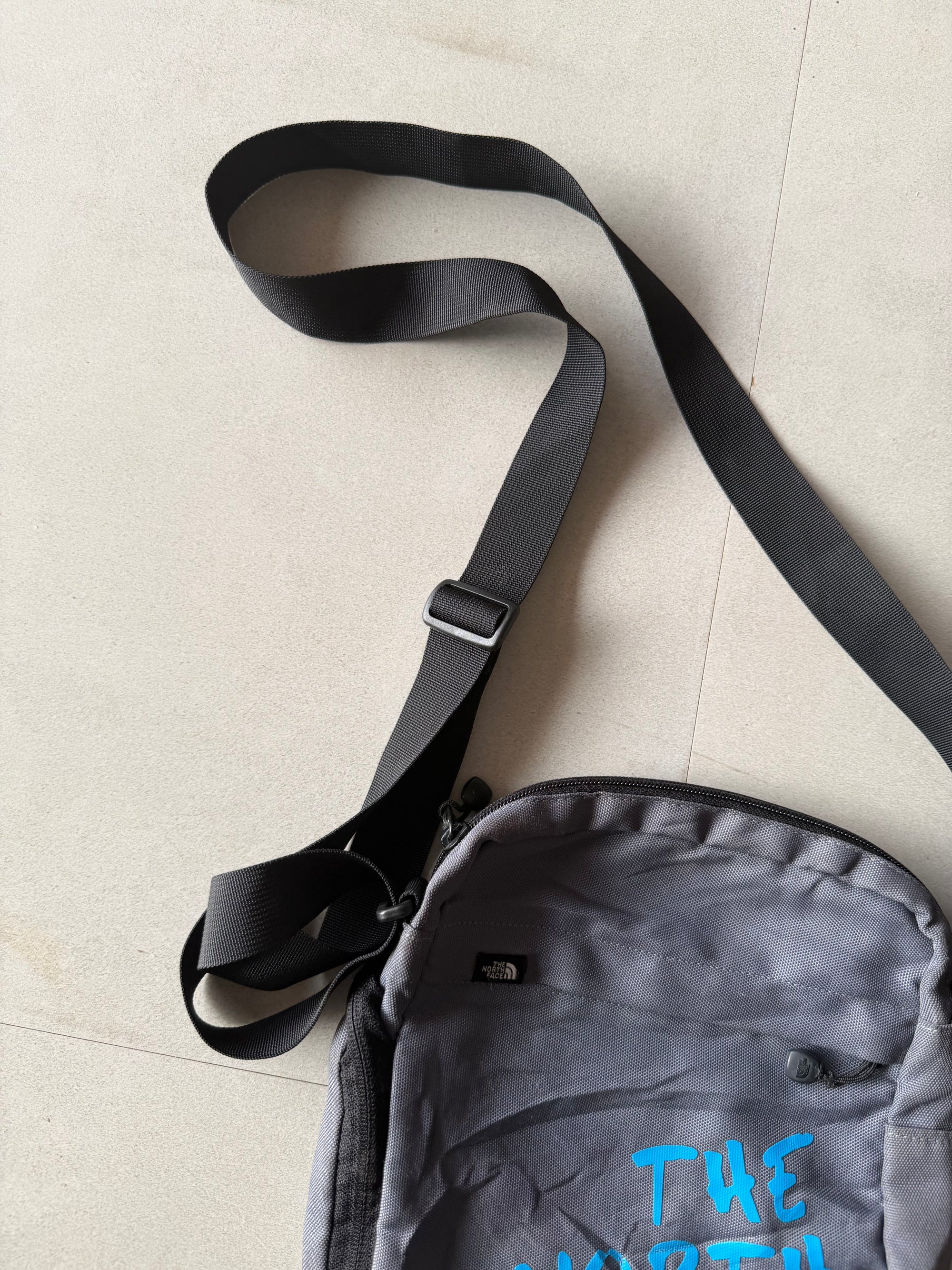 THE NORTH FACE SLING BAG