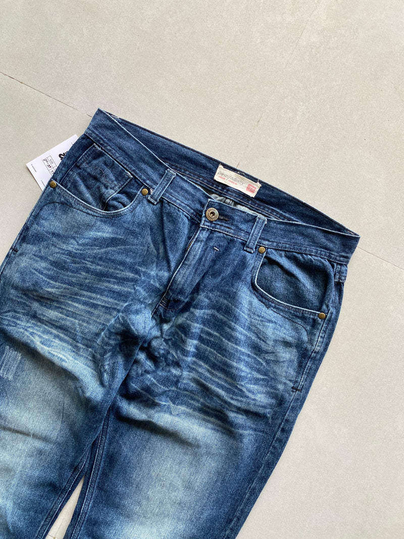 DIESEL INDUSTRY STRAIGHT FIT DENIM - M