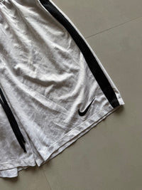 NIKE SHORTS - M