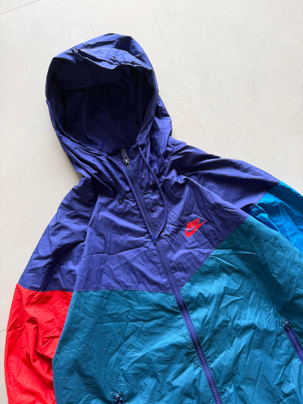 VINTAGE NIKE HOODED JACKET - L