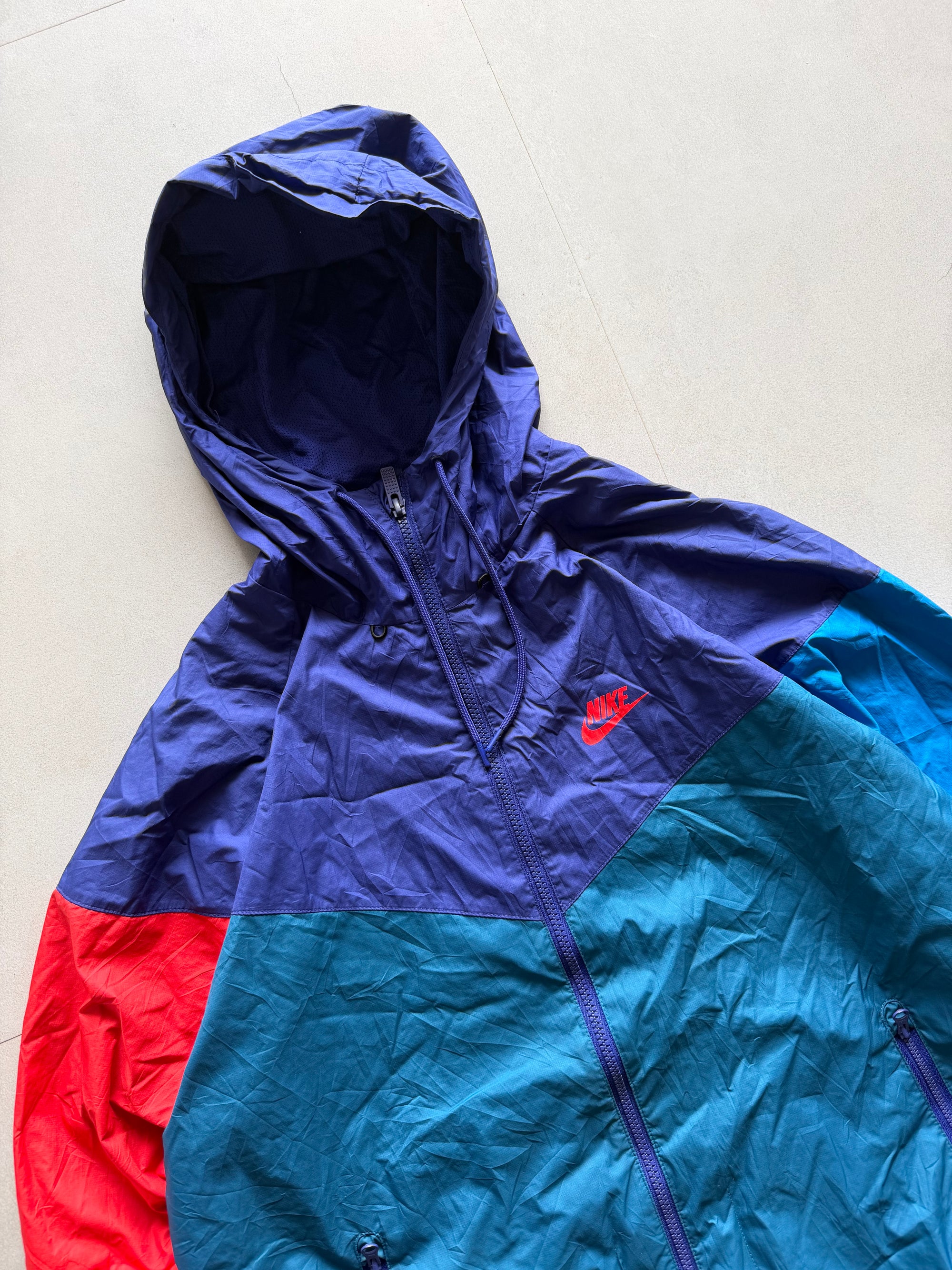 VINTAGE NIKE HOODED JACKET - L