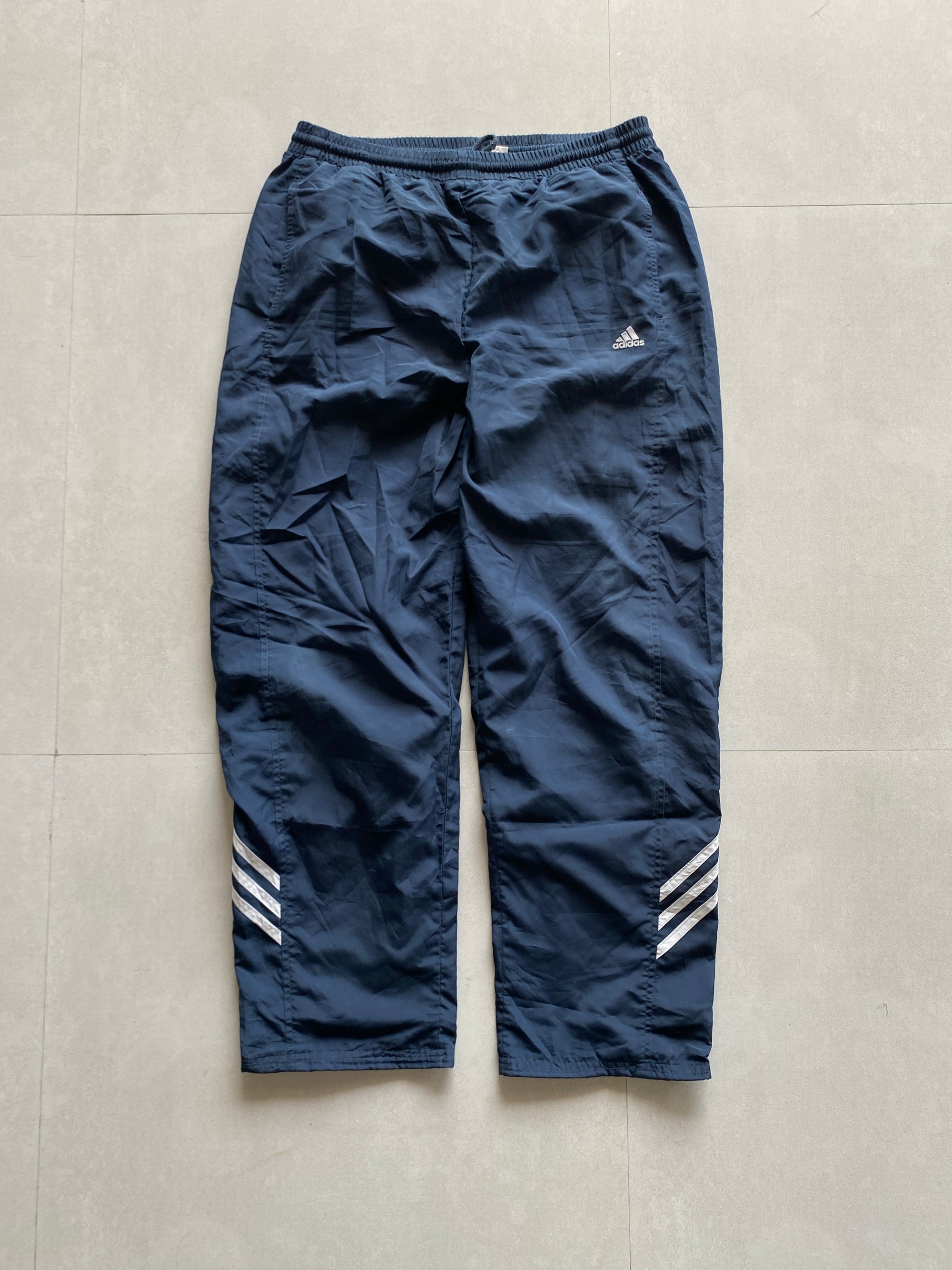 ADIDAS STRIPED BAGGY TRACK PANT - M