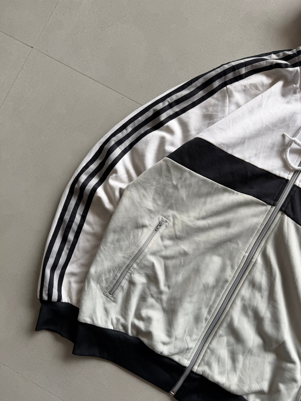 ADIDAS ORGINALS HOODED JACKET - M
