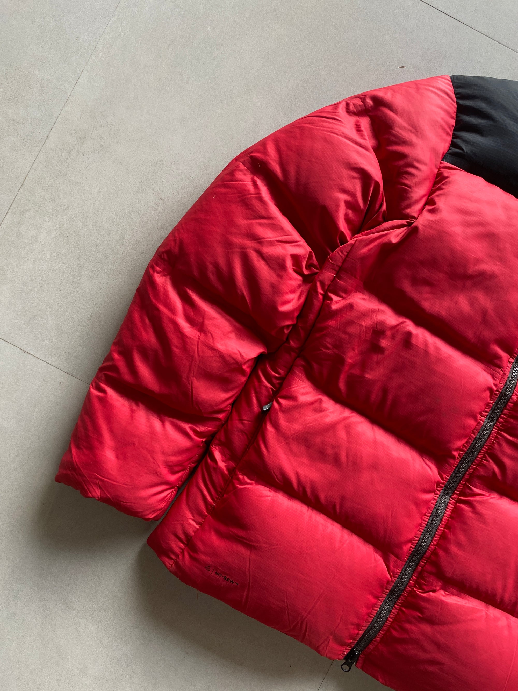 VINTAGE NIKE ACG PUFFER JACKET - M