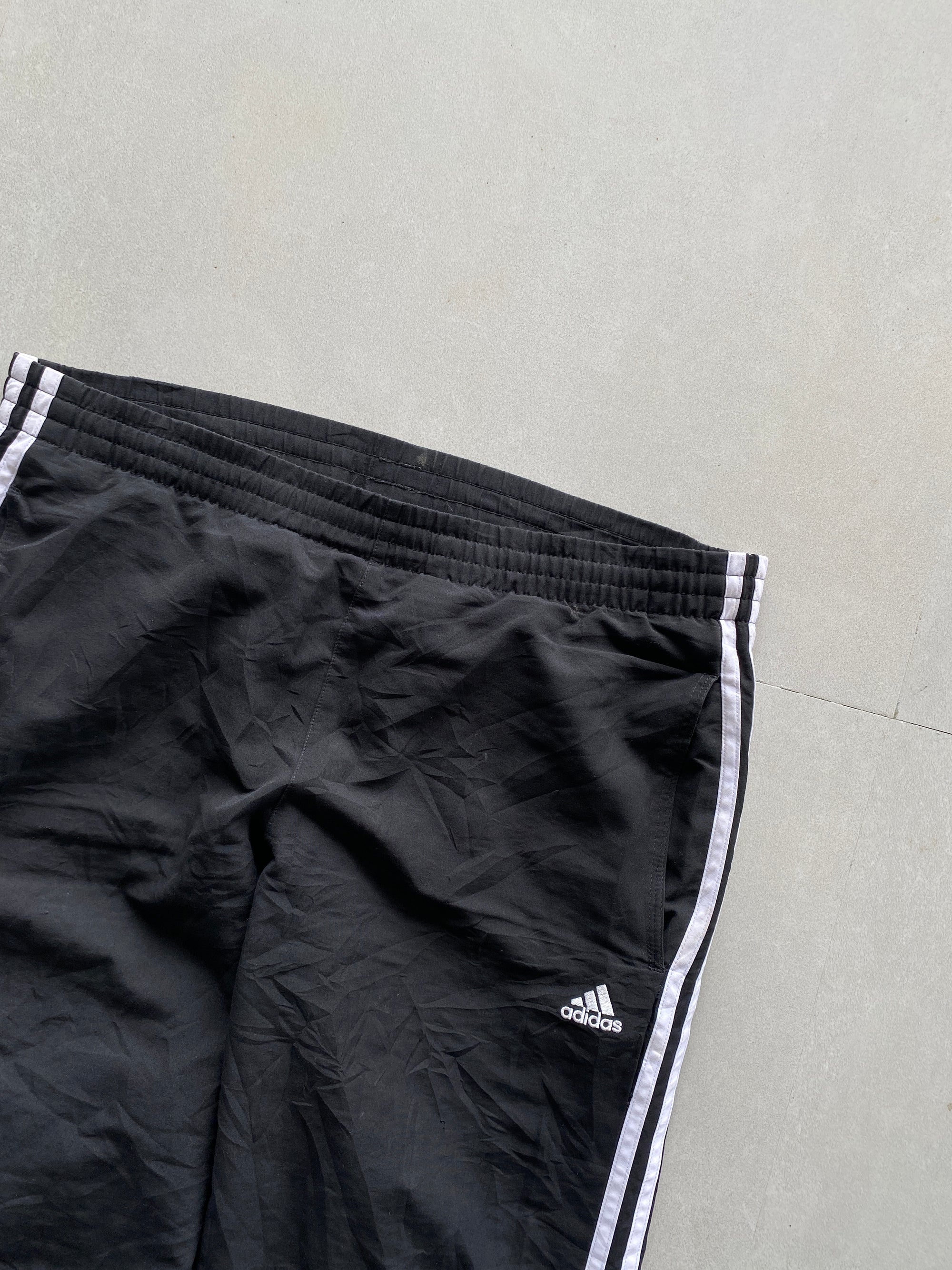 ADIDAS STRIPED TRACK - L