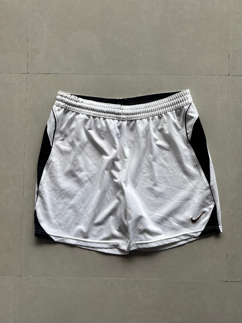 NIKE VINTAGE SHORTS - M