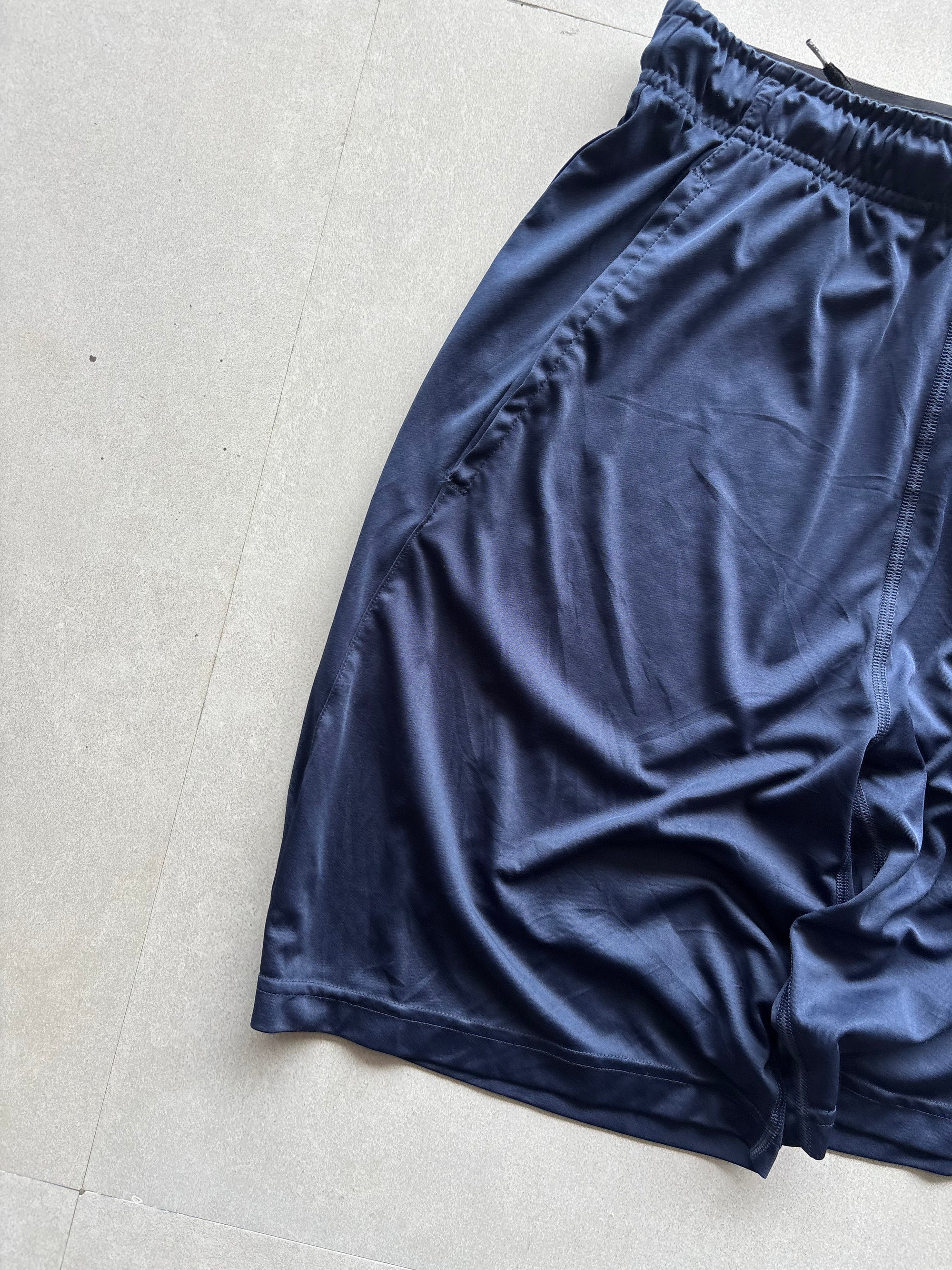 NIKE DRI-FIT SHORTS - M